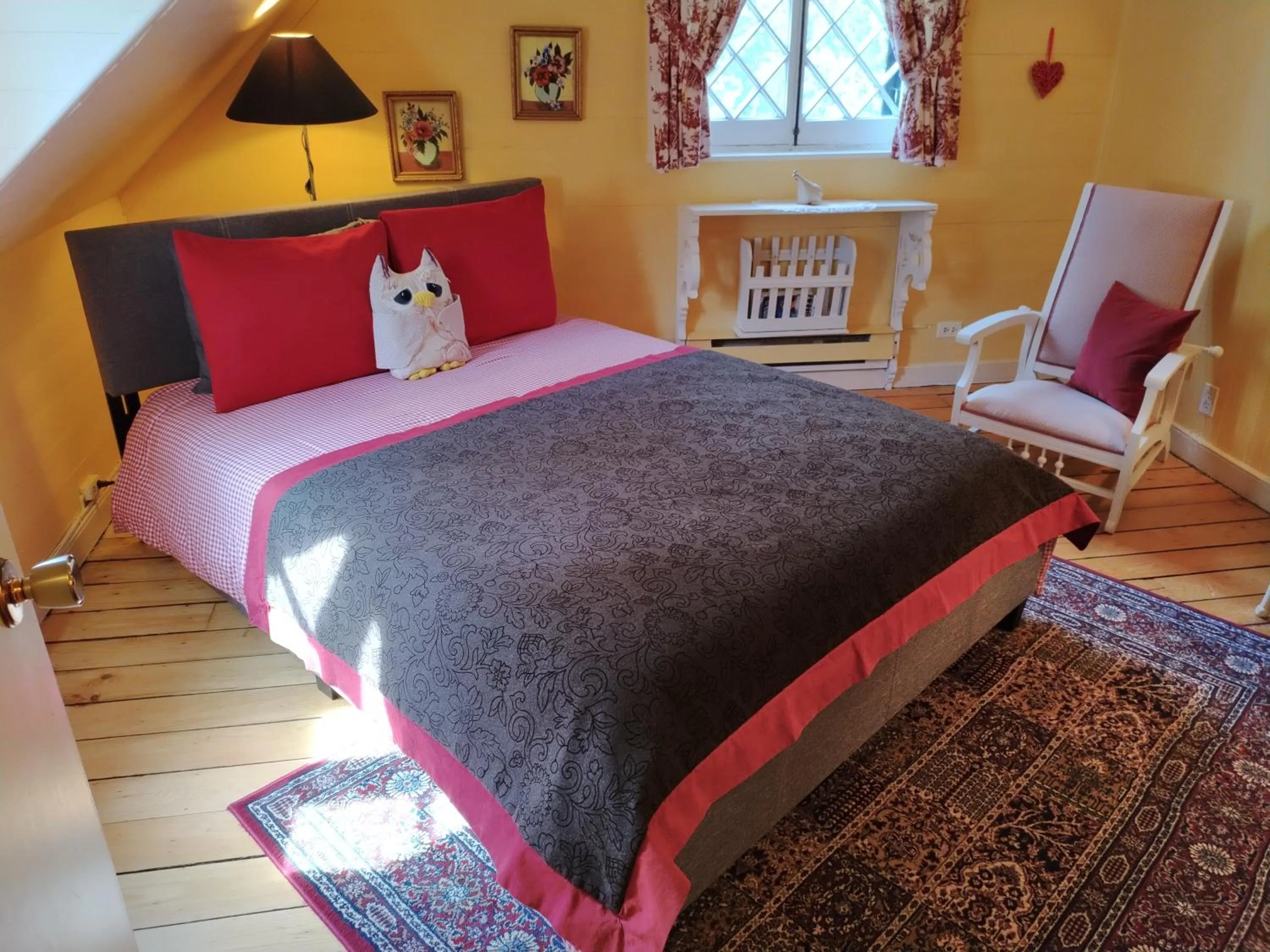 Bedroom, Bed in Auberge La Châtelaine