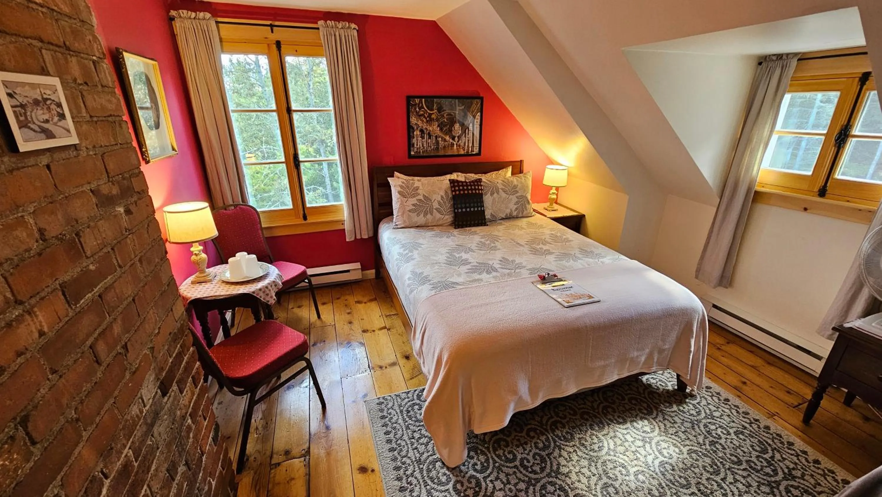 Bedroom, Bed in Auberge La Châtelaine