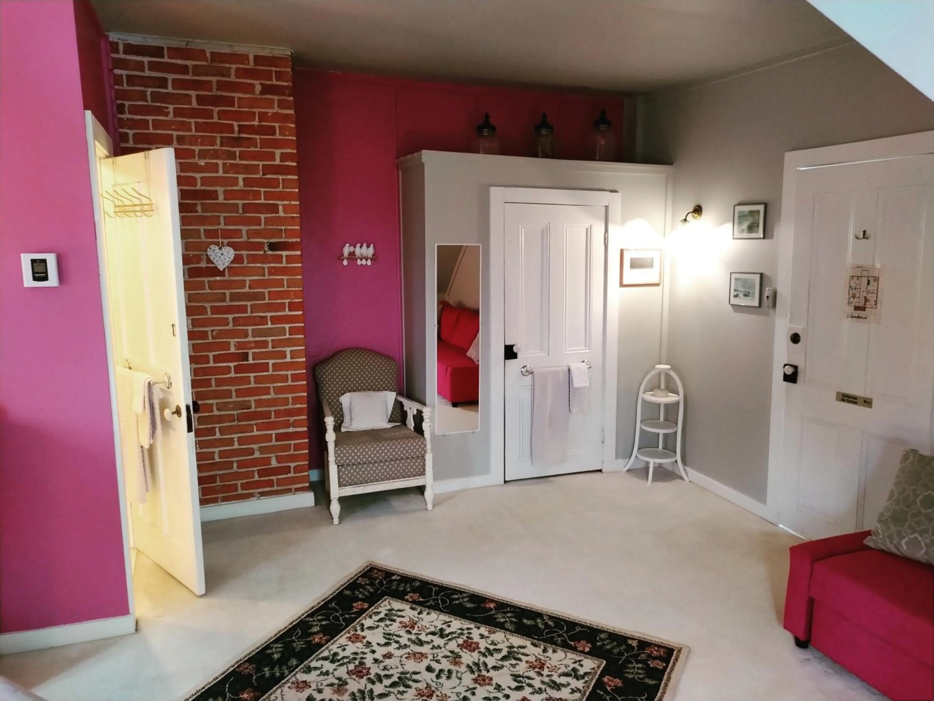 Photo of the whole room in Auberge La Châtelaine