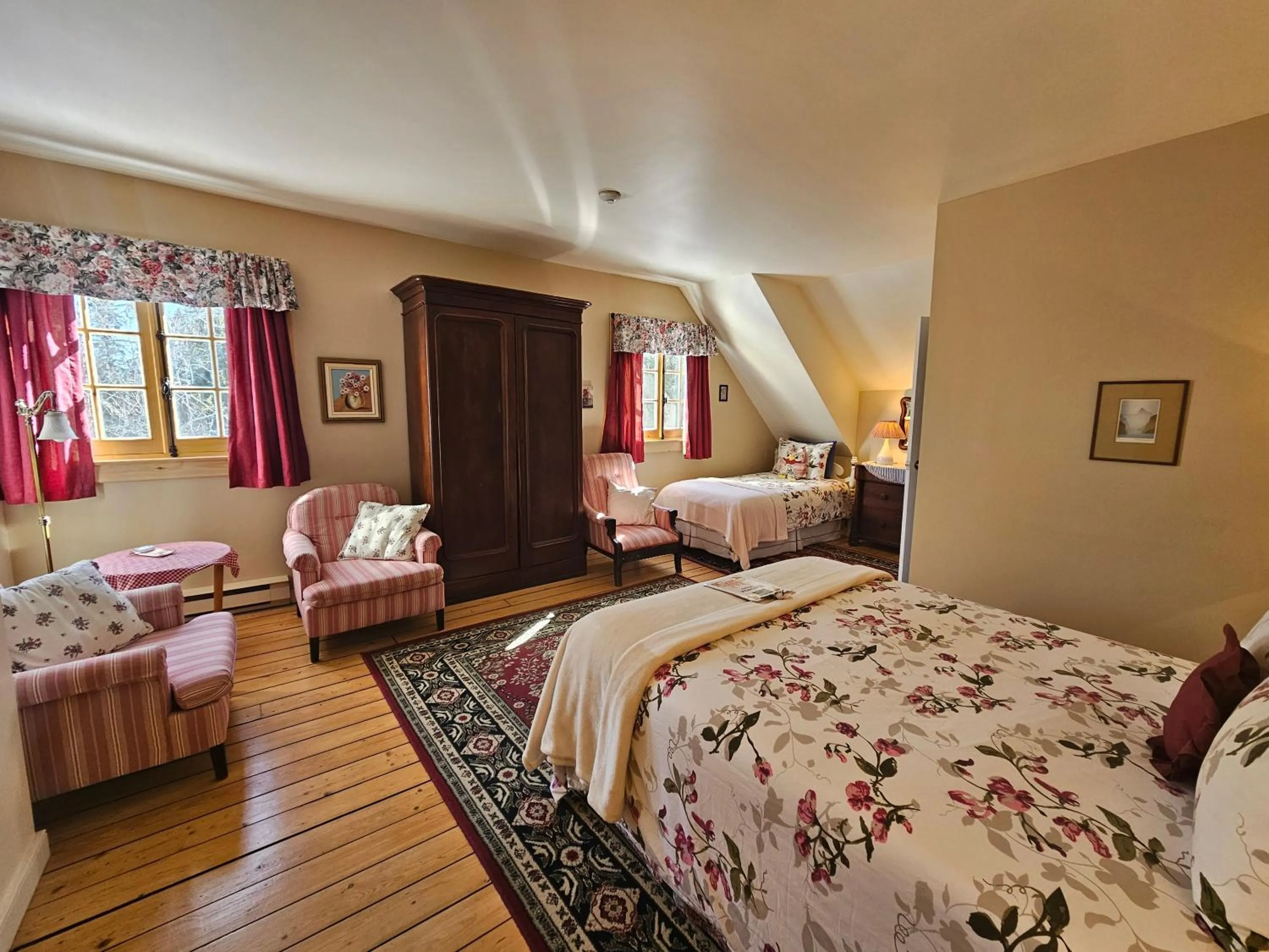 Bedroom, Bed in Auberge La Châtelaine