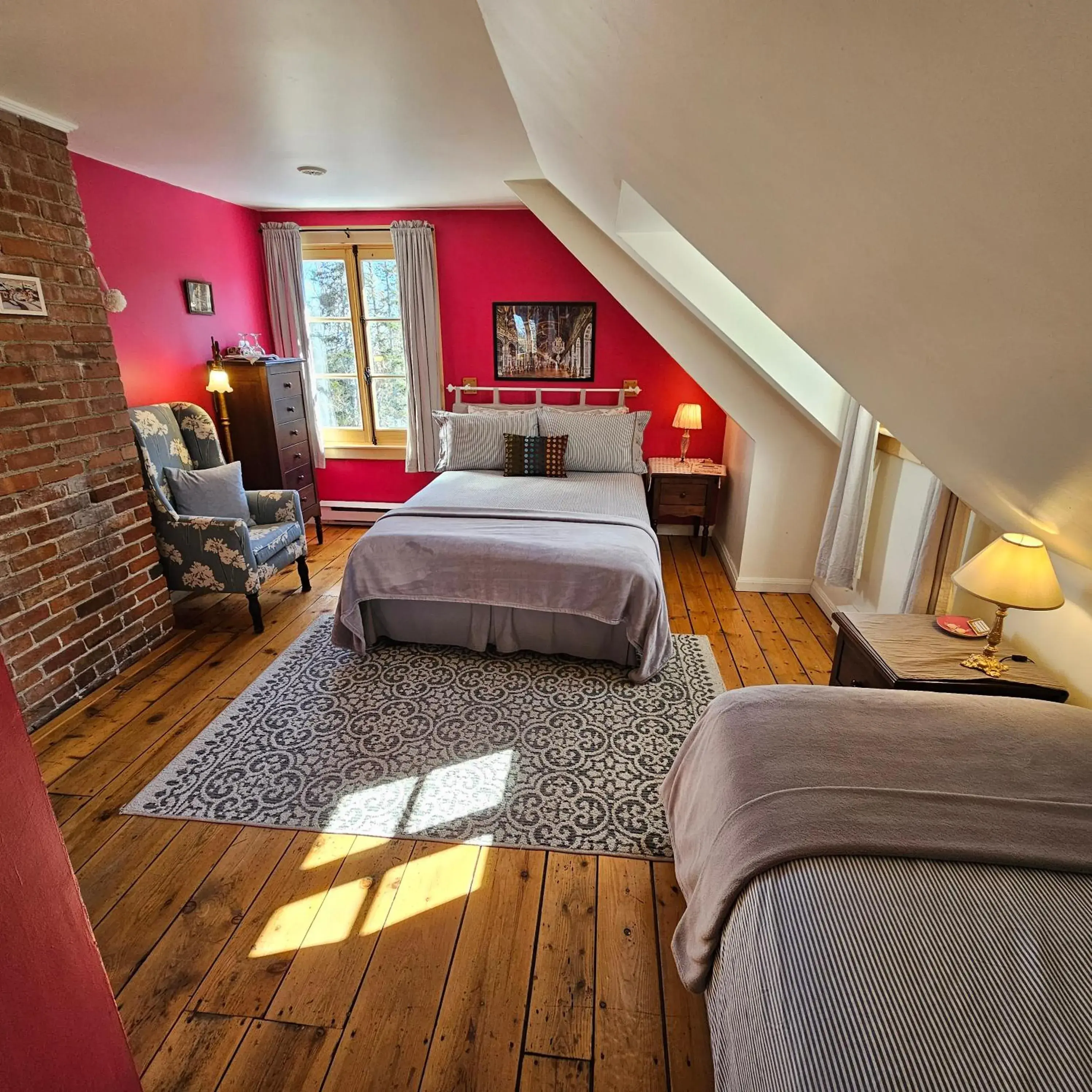 Two-Bedroom Suite in Auberge La Châtelaine Two-Bedroom Suite in Auberge La Châtelaine