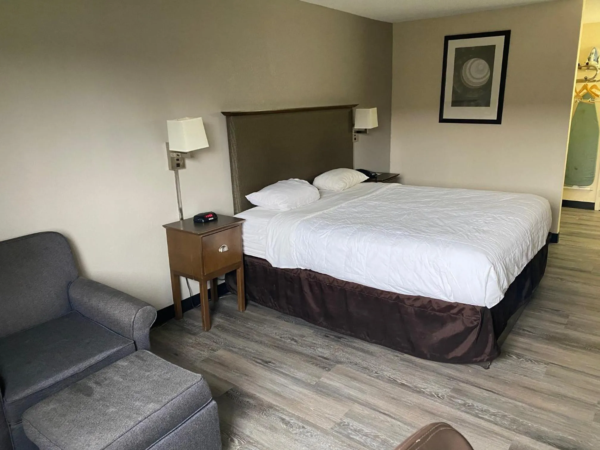 Bedroom, Bed in Motel 6 Rochester, NY - Airport