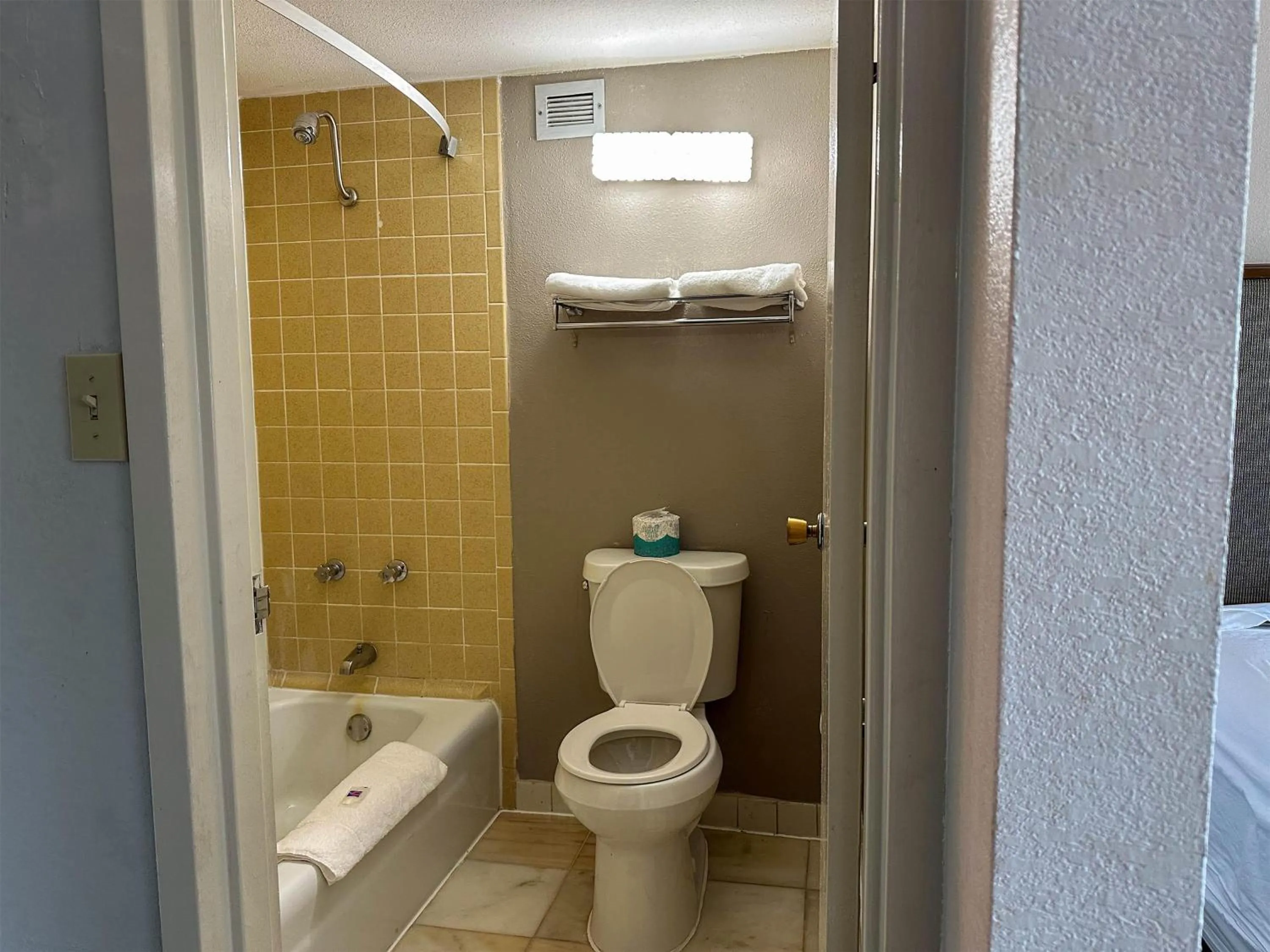 Bedroom in Motel 6 Rochester, NY - Airport