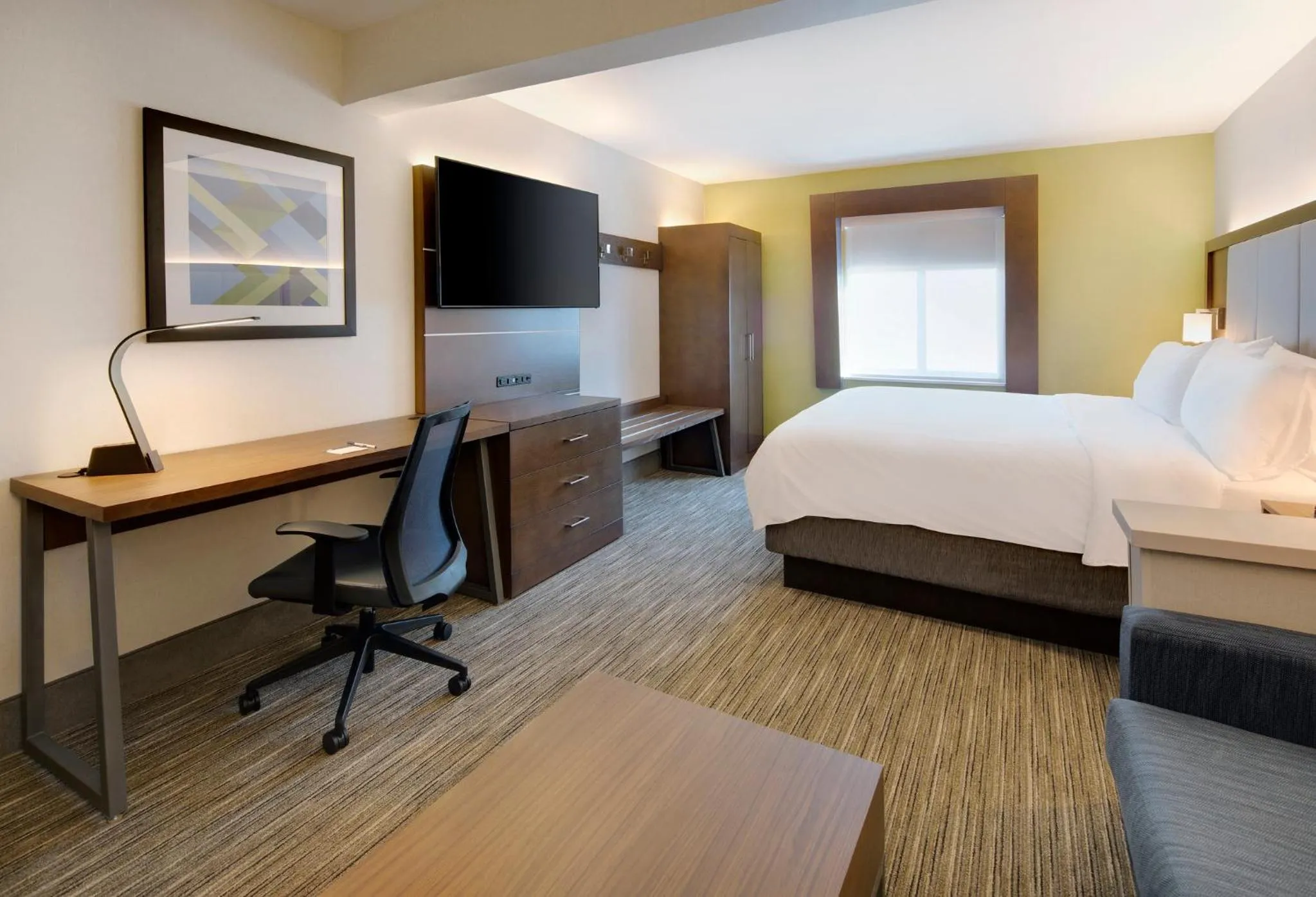 Photo of the whole room, Bed in Holiday Inn Express & Suites Tilton by IHG