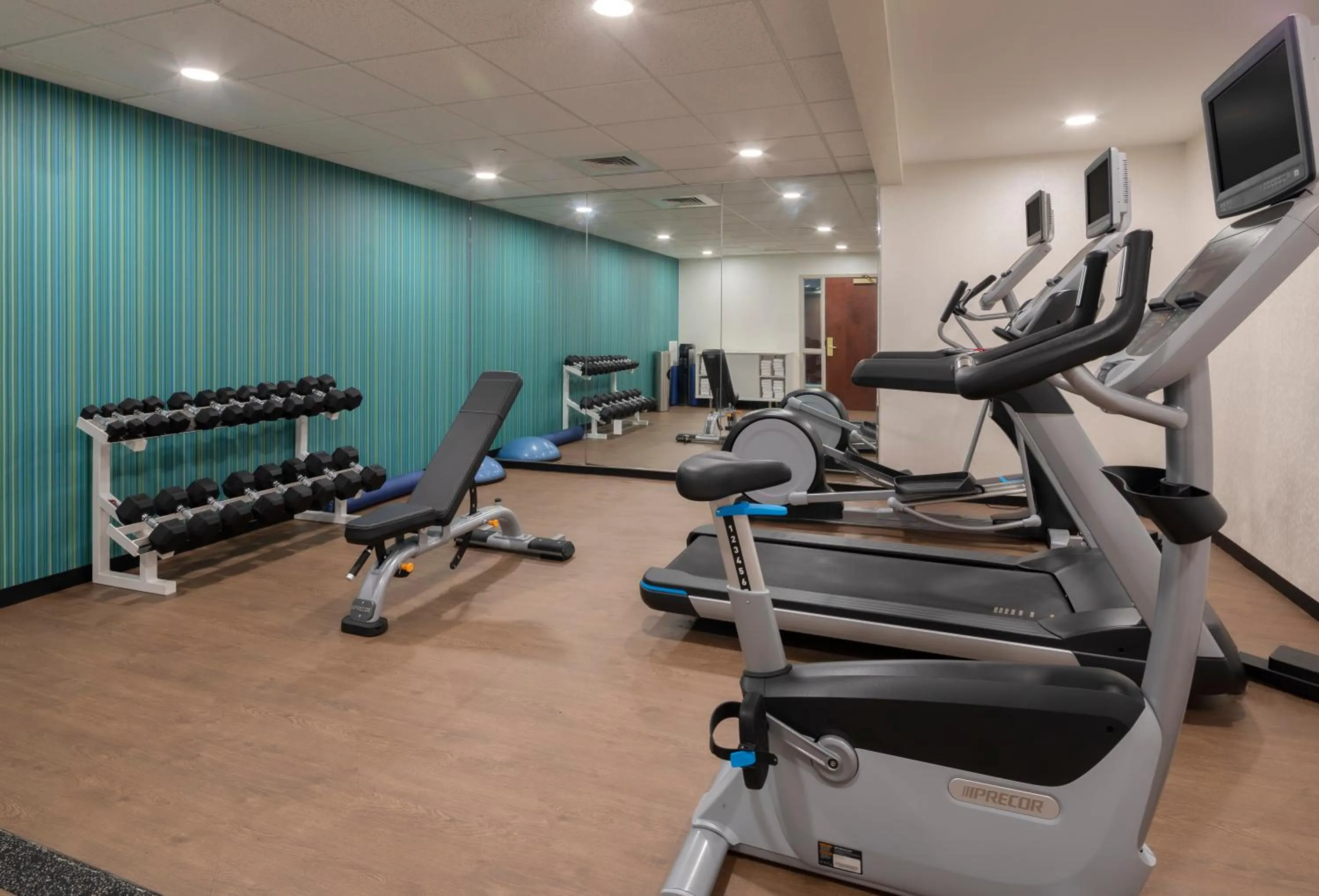 Fitness centre/facilities in Holiday Inn Express & Suites Tilton by IHG