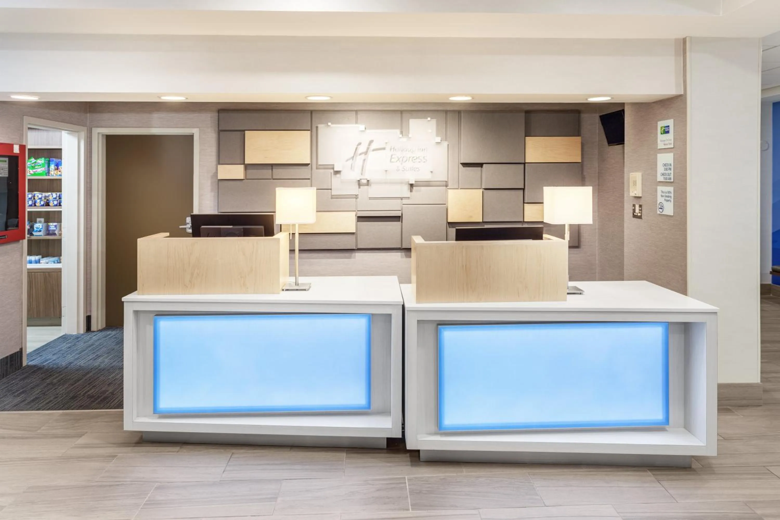 Lobby or reception in Holiday Inn Express & Suites Tilton by IHG