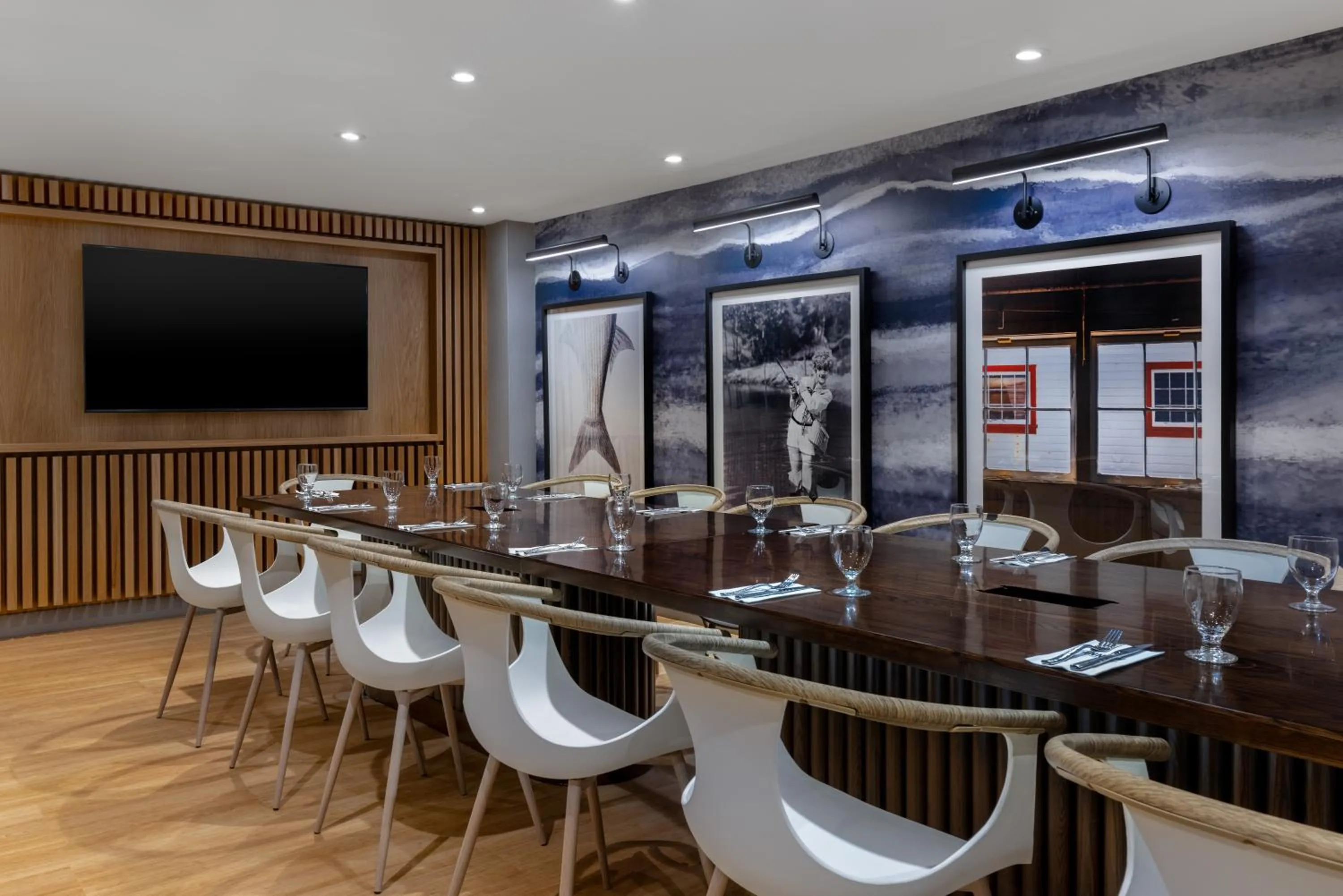 Restaurant/places to eat in DoubleTree by Hilton Kingston - Newly Renovated