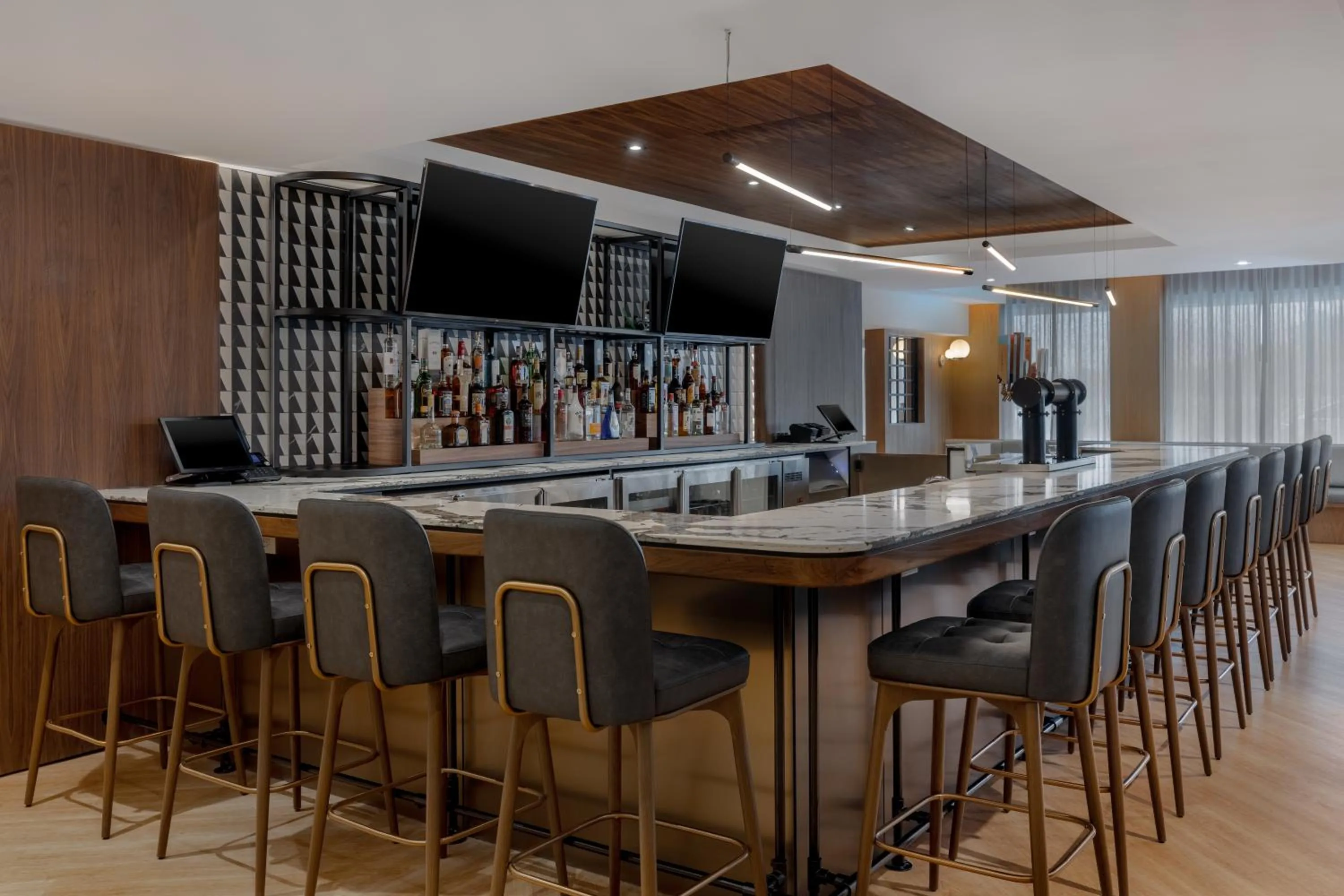 Restaurant/places to eat in DoubleTree by Hilton Kingston - Newly Renovated