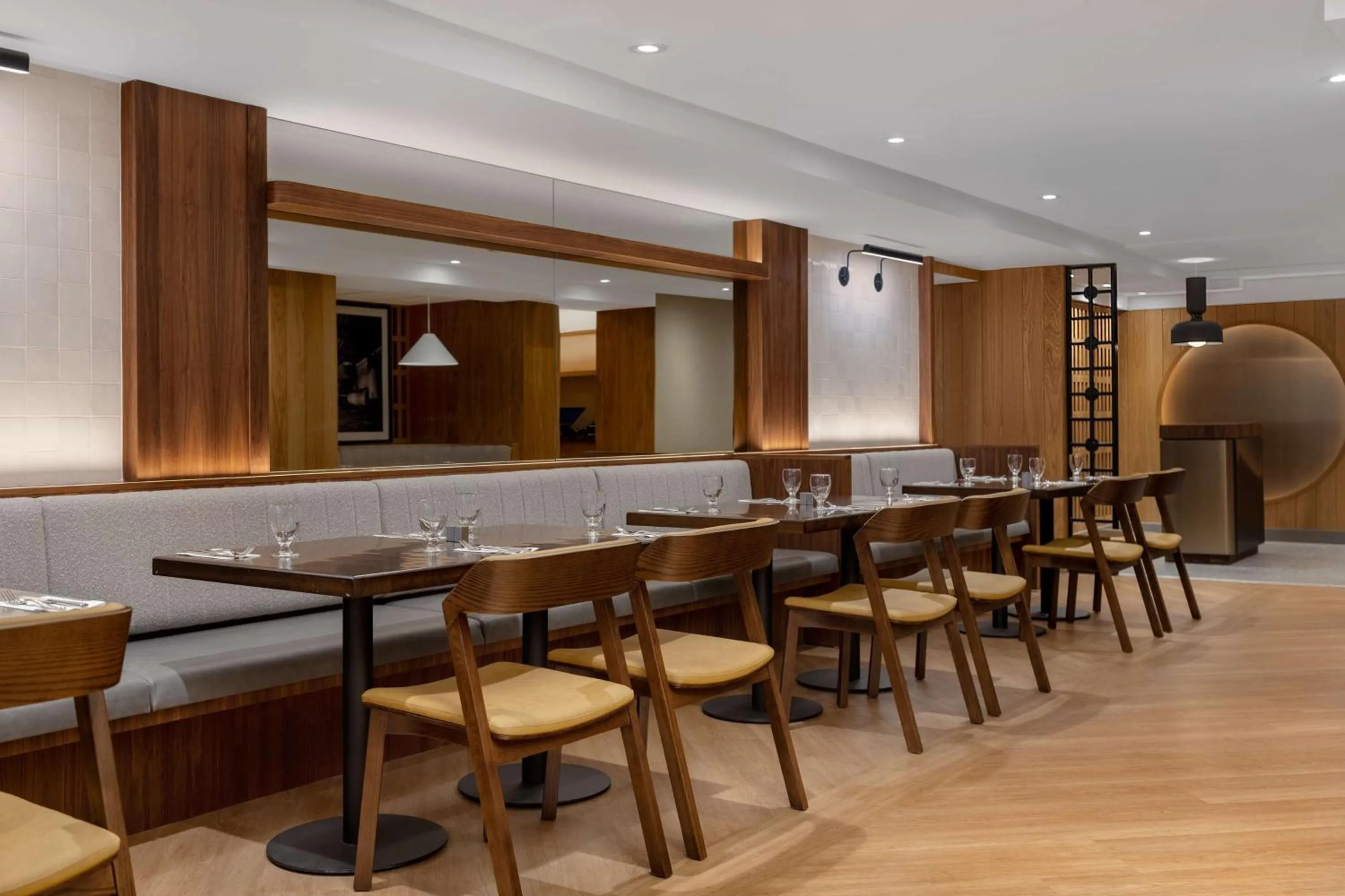 Restaurant/places to eat in DoubleTree by Hilton Kingston - Newly Renovated
