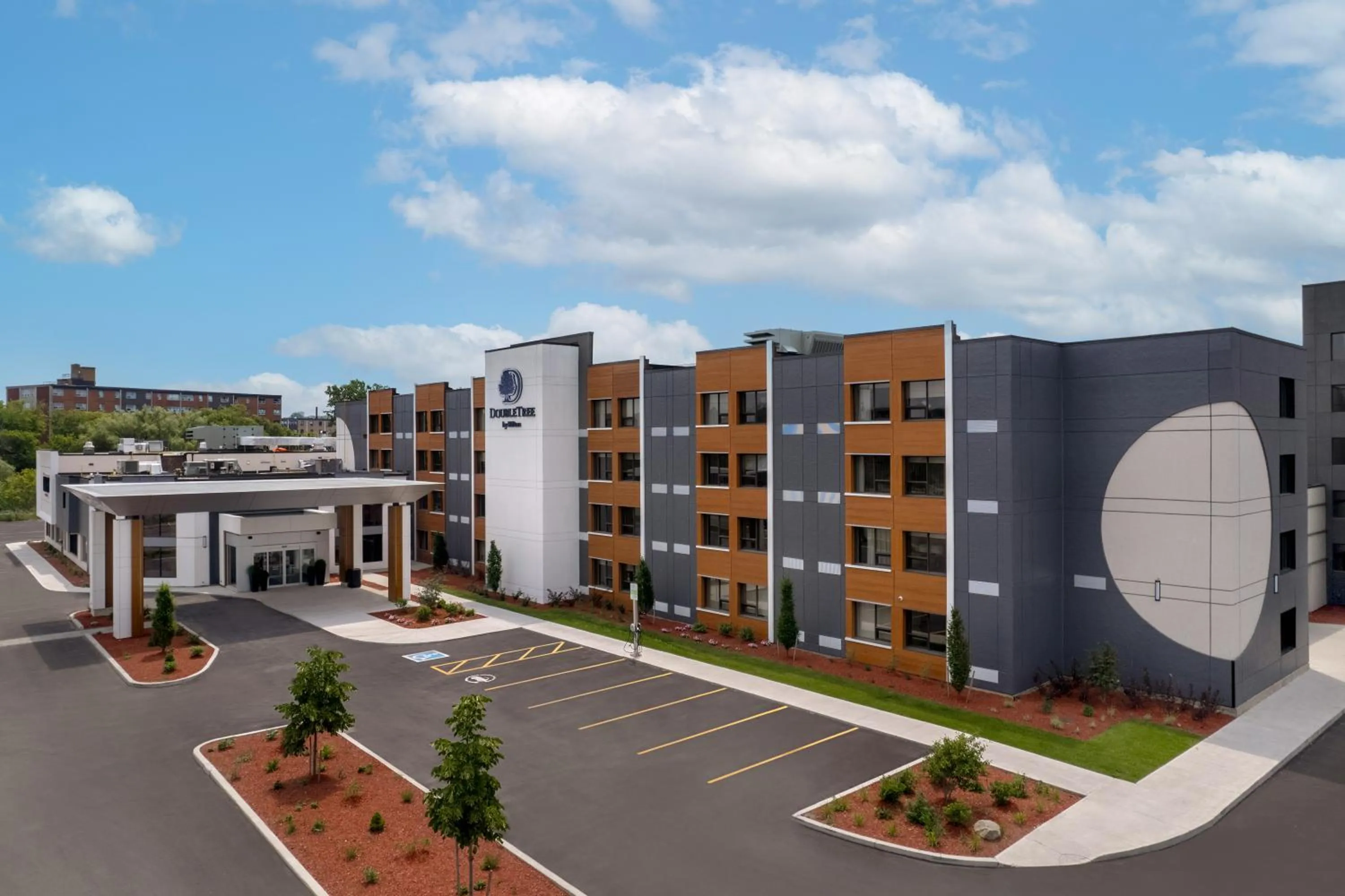 Property building in DoubleTree by Hilton Kingston - Newly Renovated