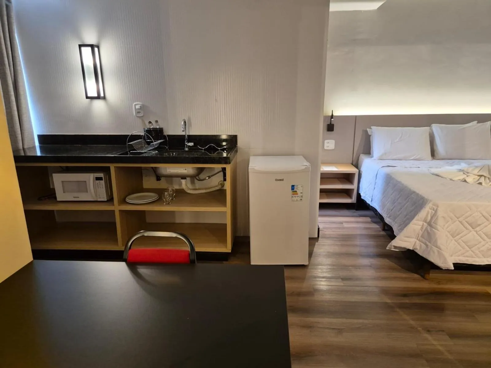Kitchen or kitchenette, Bed in Panorama Hotel