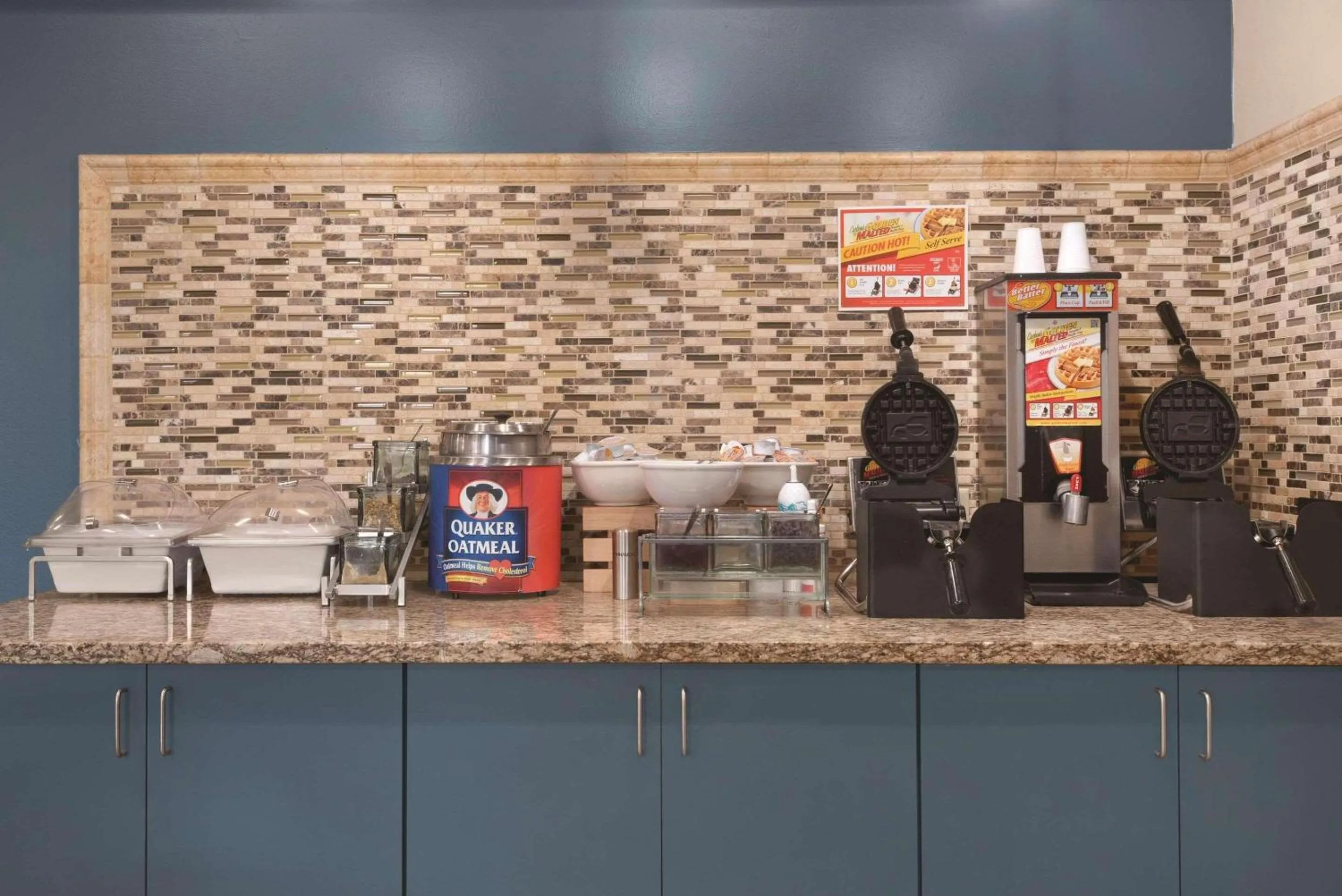 Breakfast in Country Inn & Suites by Radisson, Eagan, MN