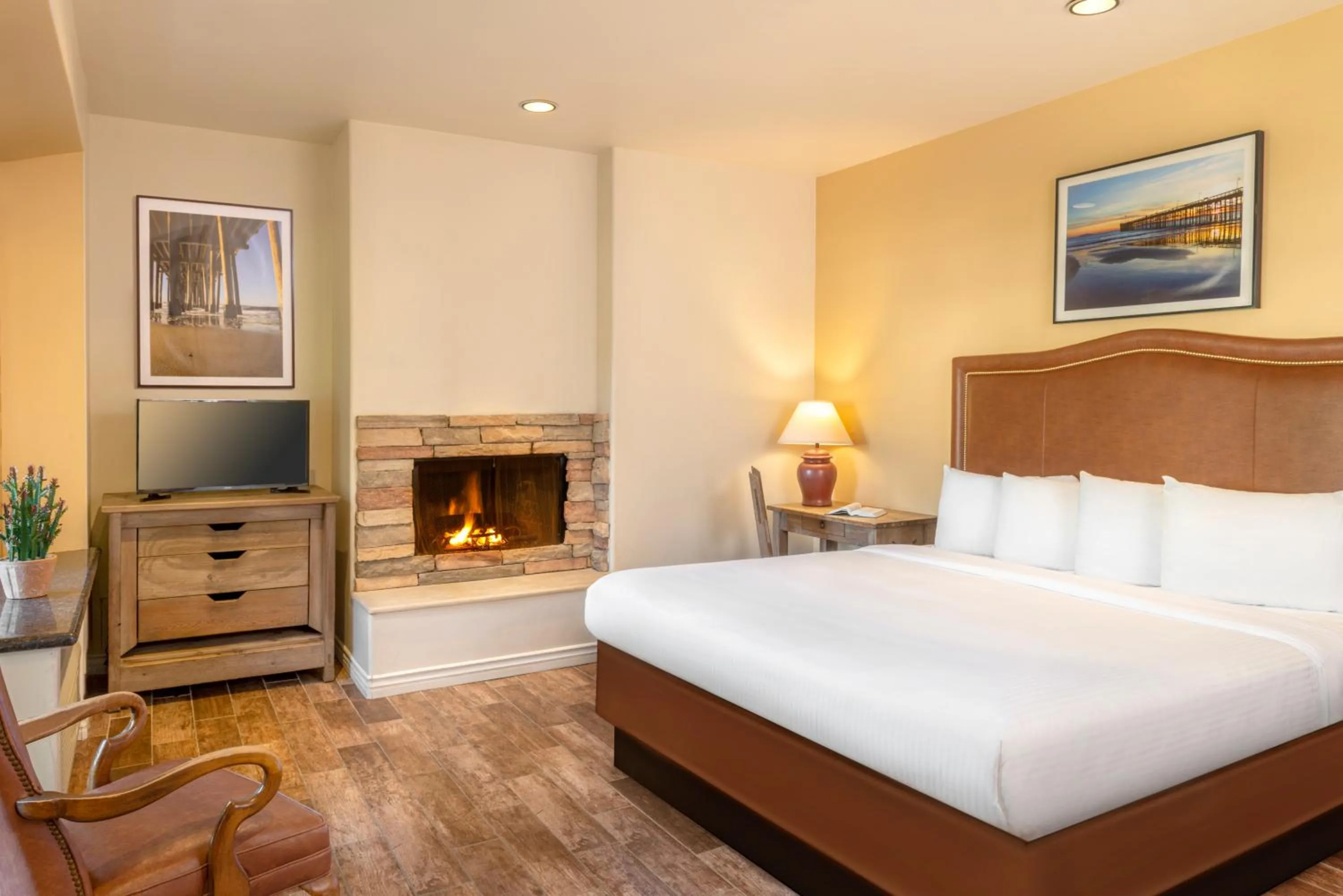 Bedroom, Bed in Clocktower Inn Ventura