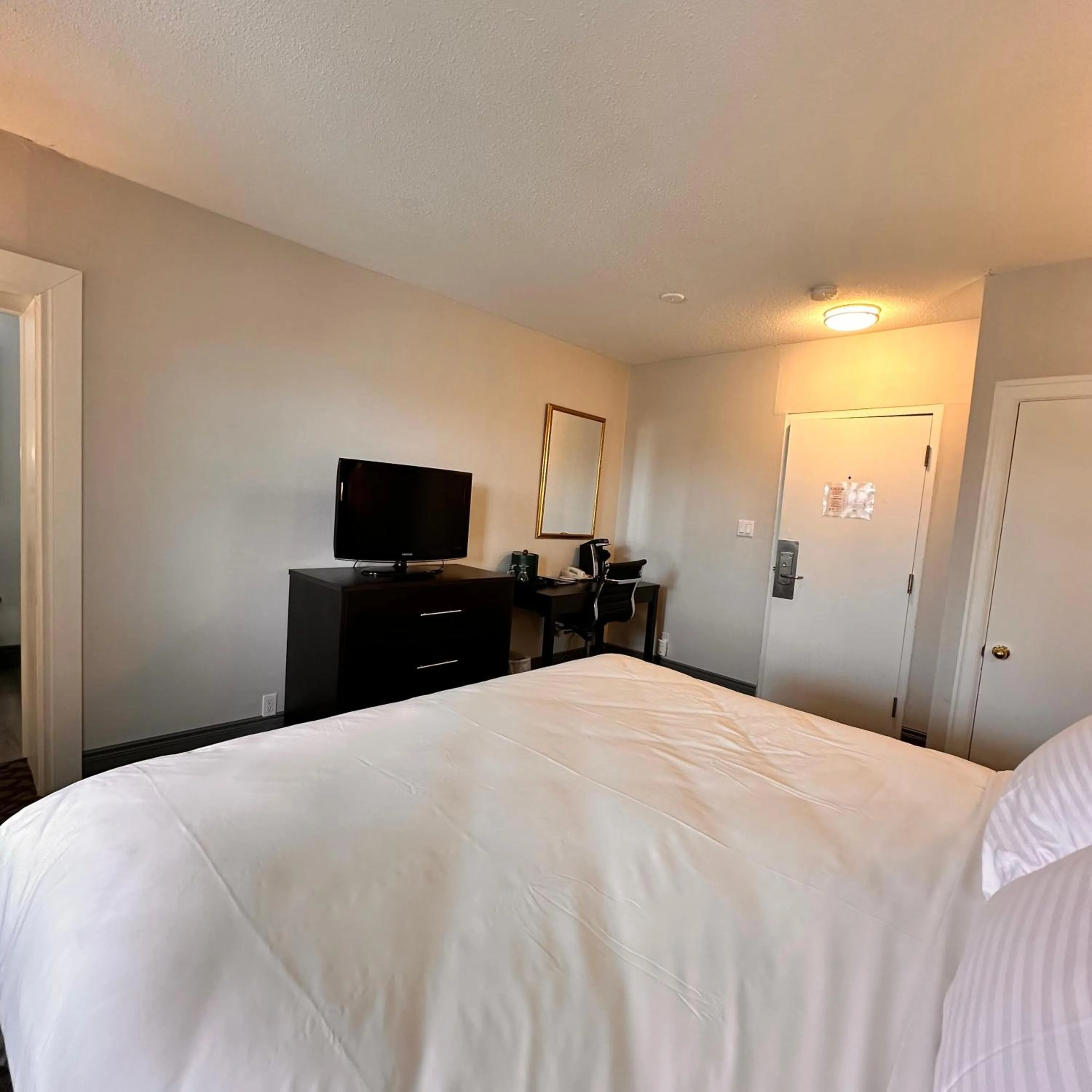 Bed in The Gananoque Inn