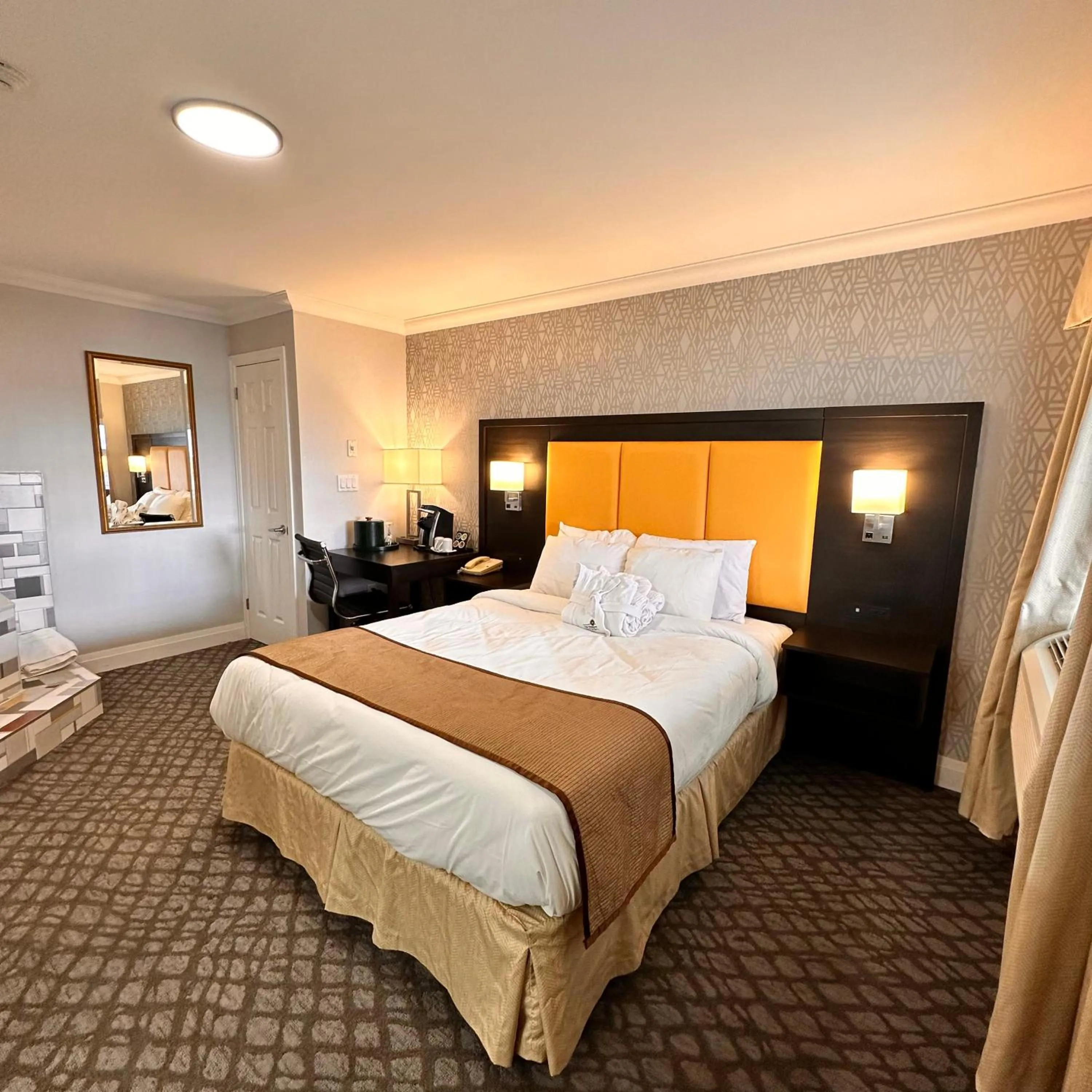 Bed in The Gananoque Inn