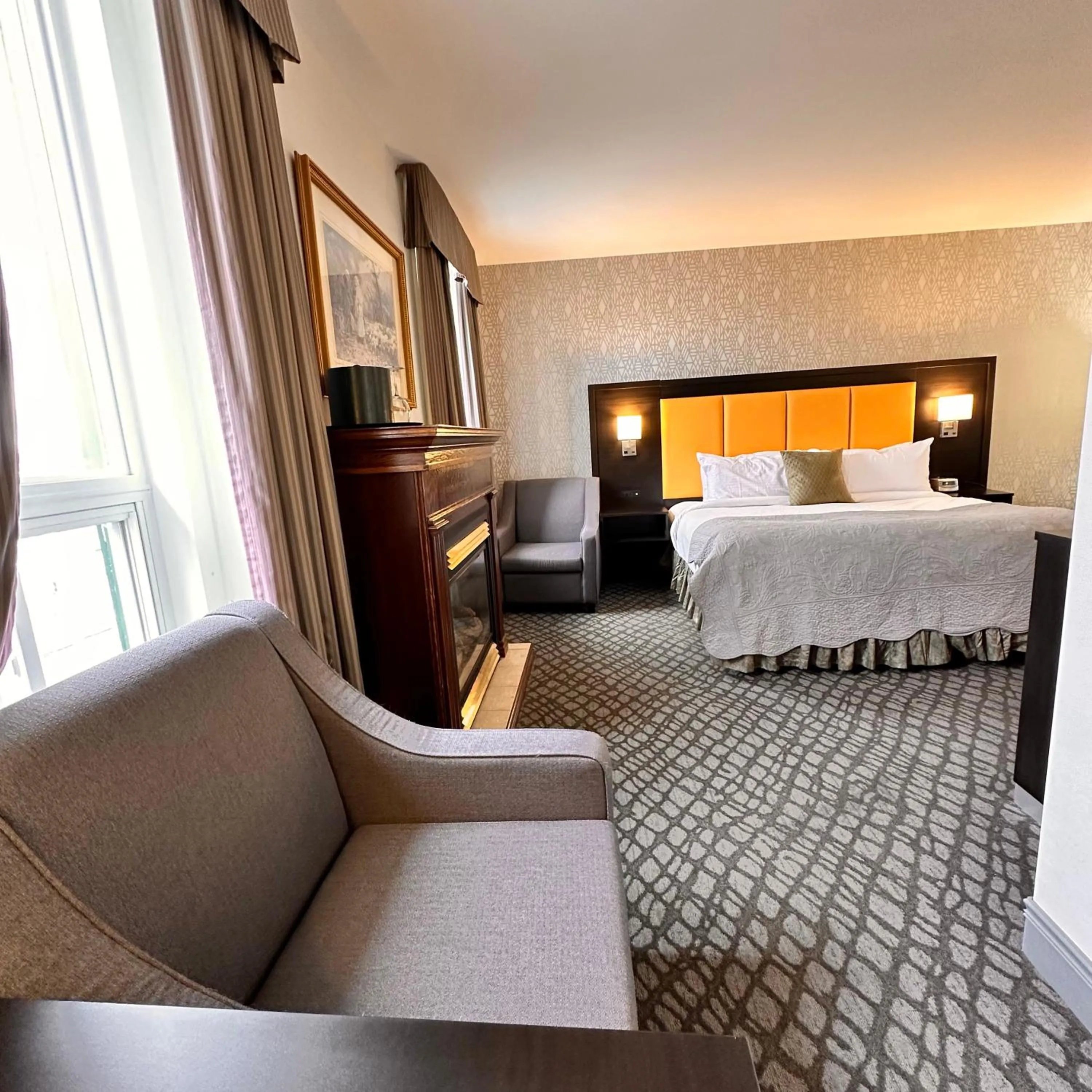 Bed in The Gananoque Inn