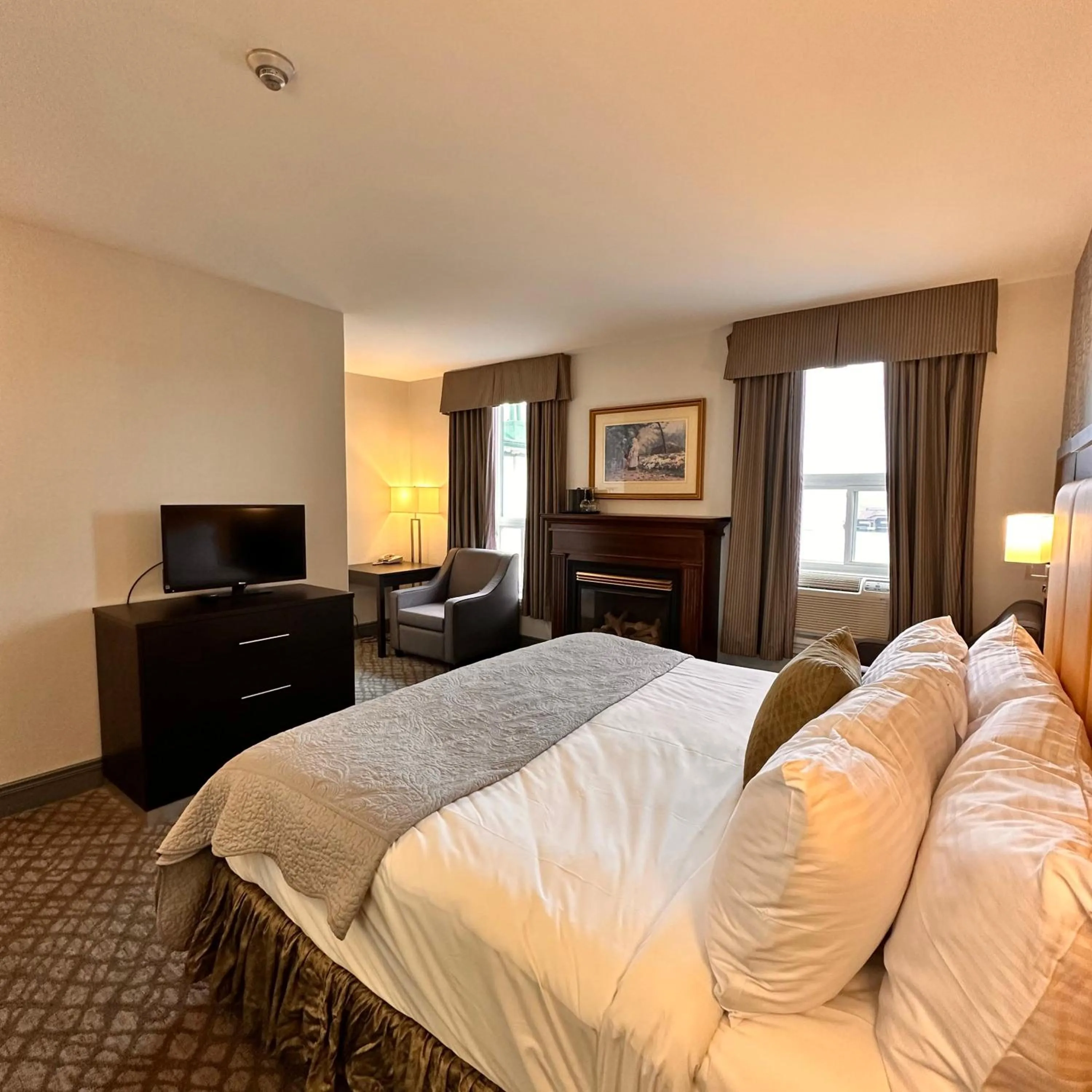 Bed in The Gananoque Inn