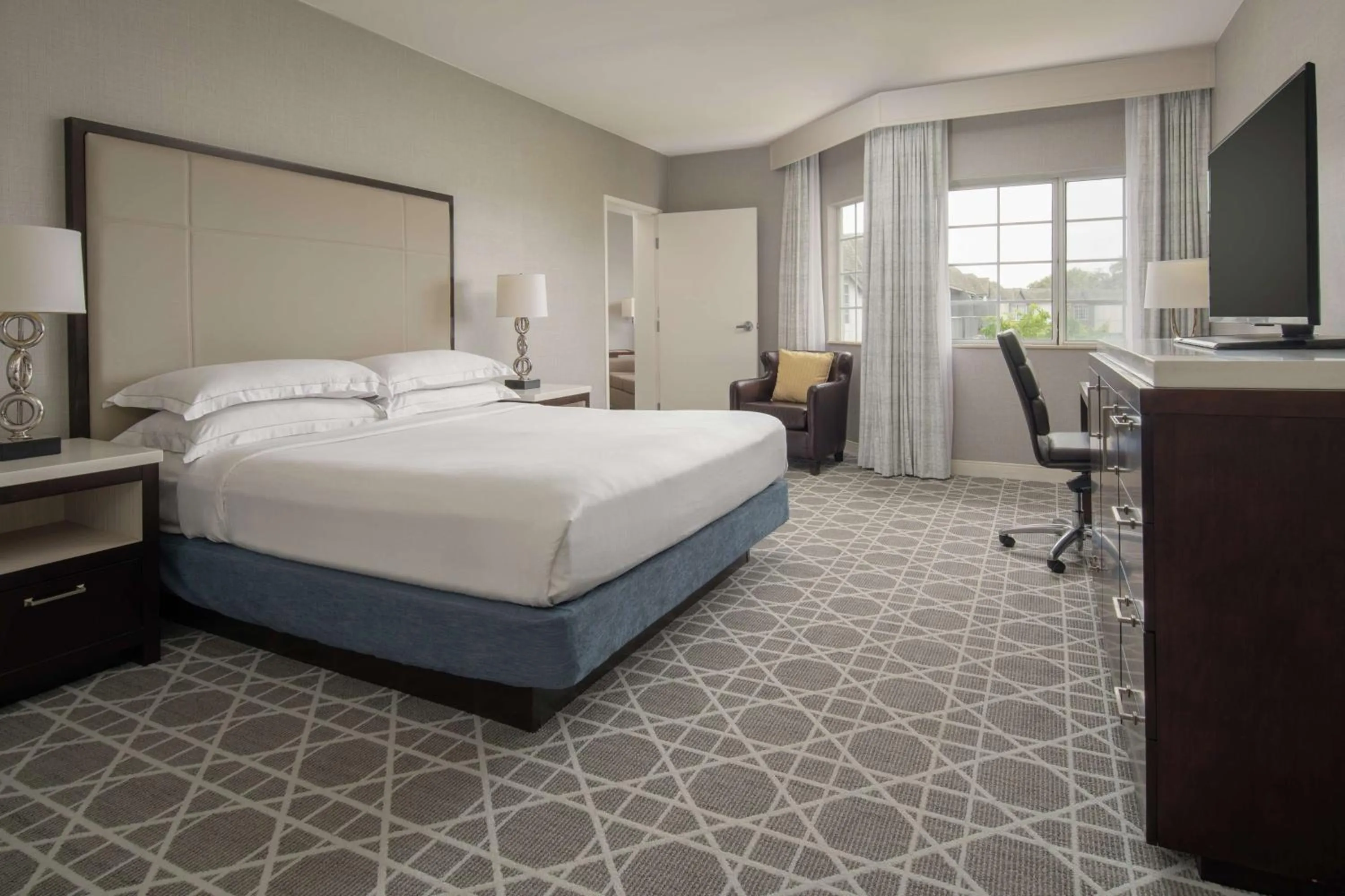 Bedroom, Bed in Hilton San Diego/Del Mar