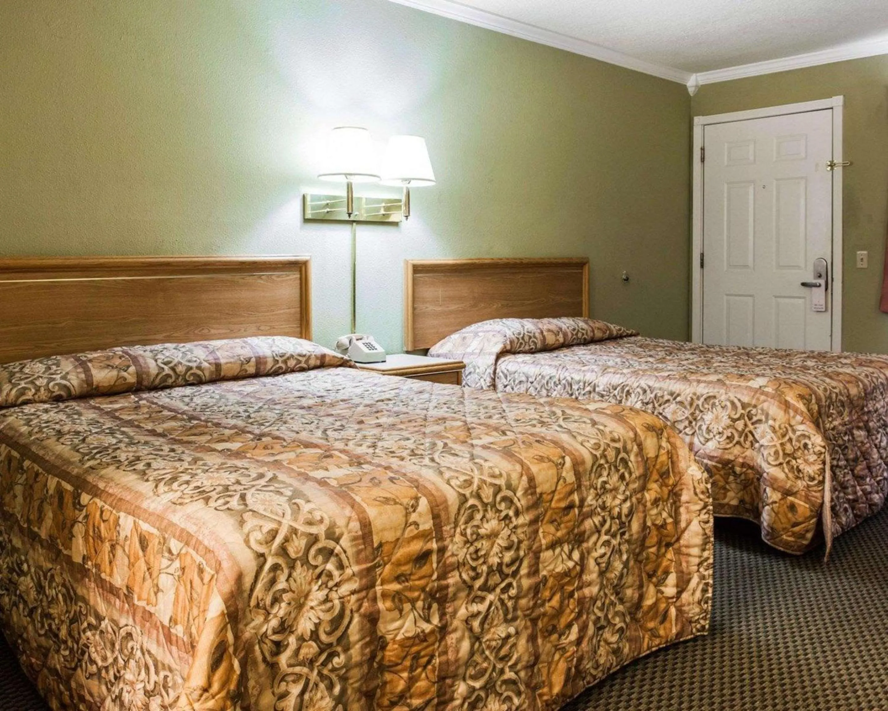 Photo of the whole room in Rodeway Inn Stevenson