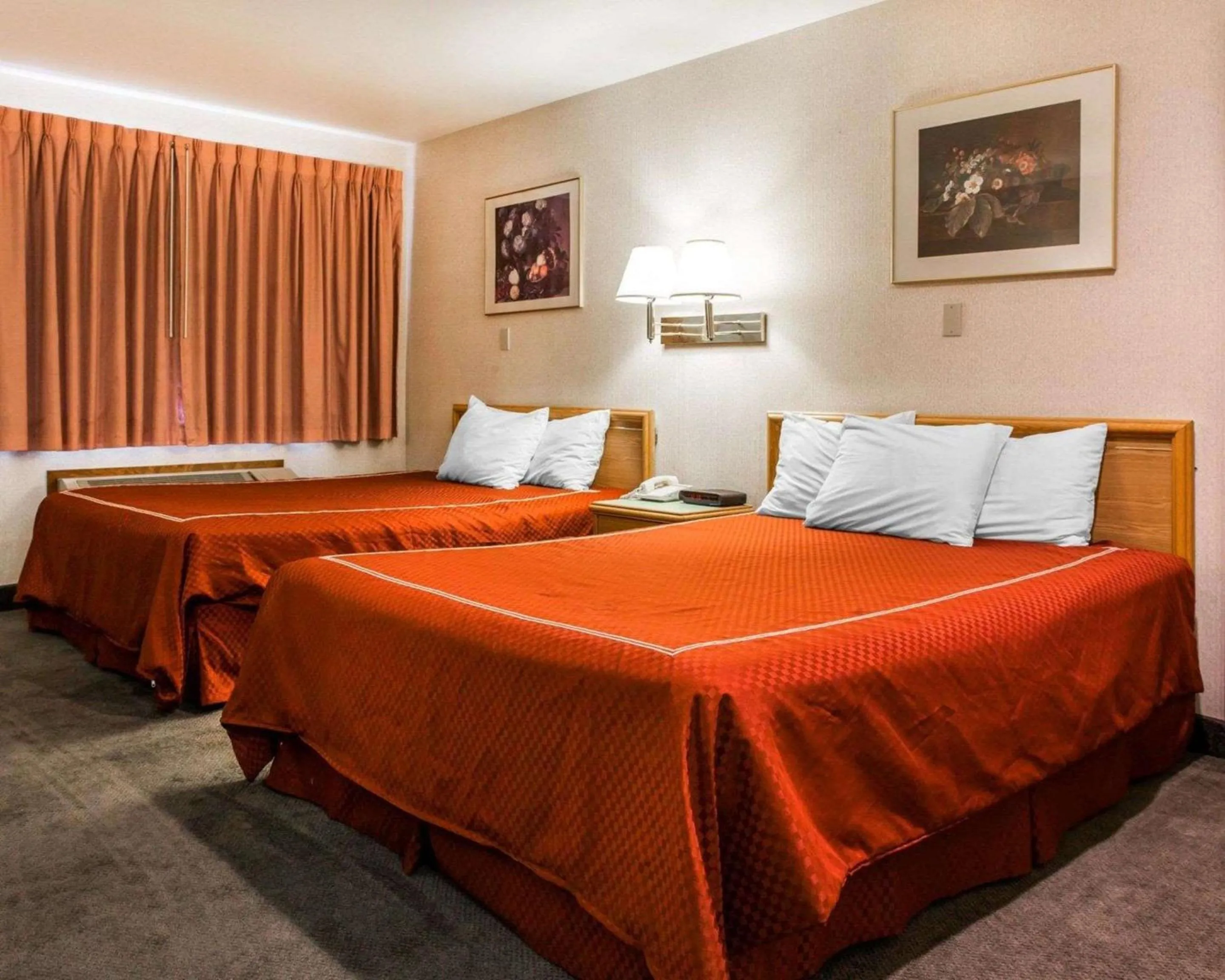 Photo of the whole room in Rodeway Inn Stevenson