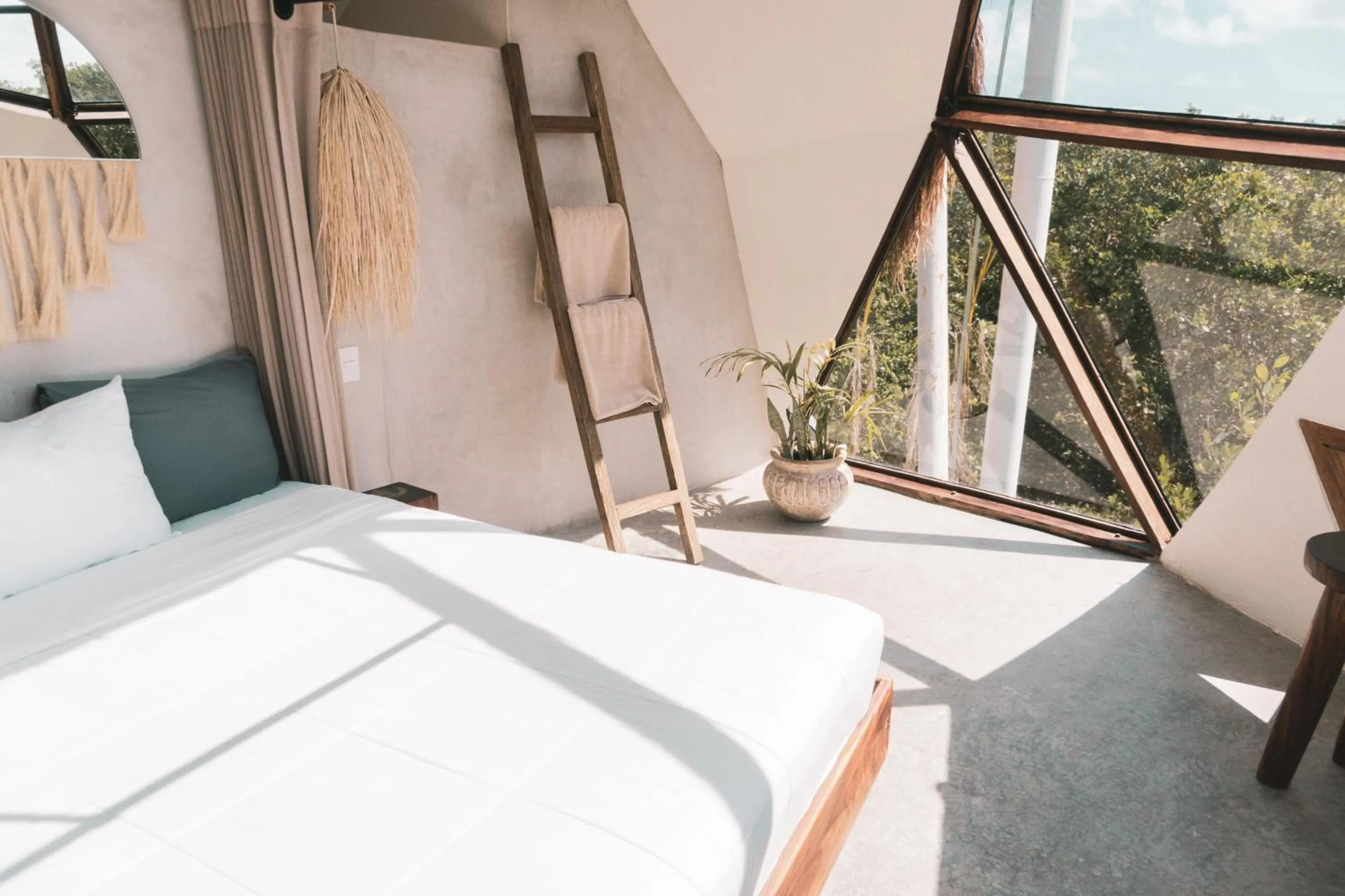 Bedroom, Bed in Mamasan Treehouses & Cabins