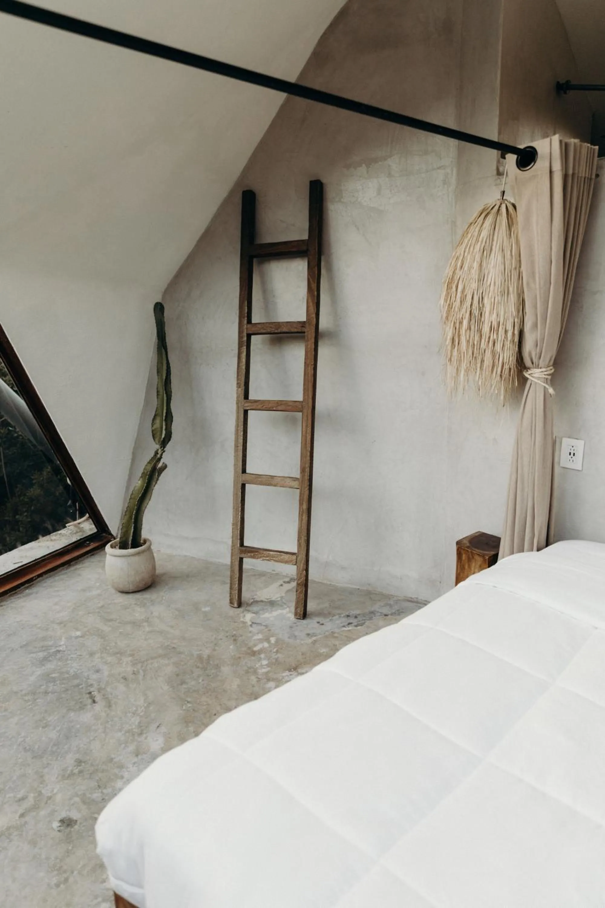 Decorative detail, Bed in Mamasan Treehouses & Cabins