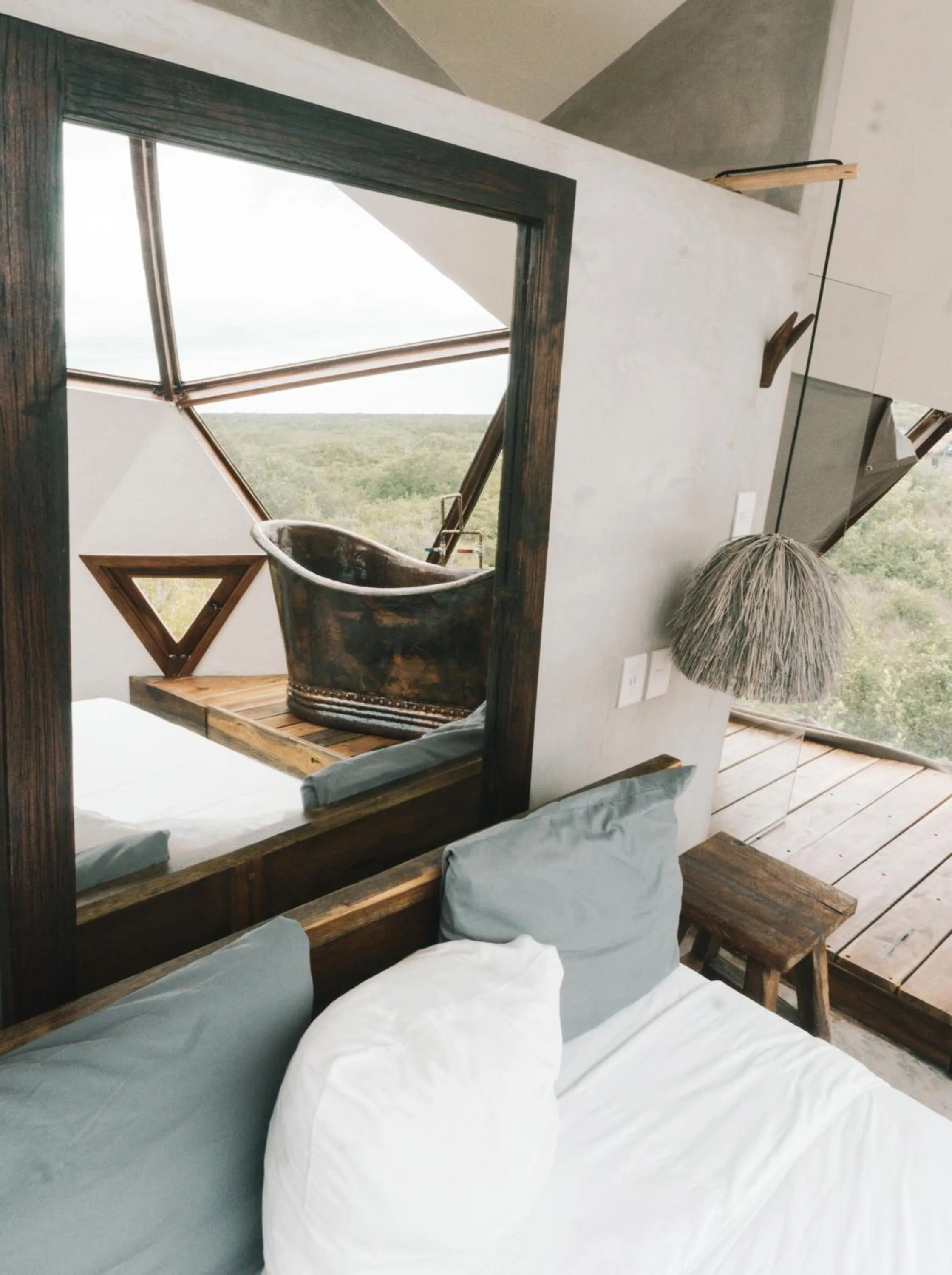 Bed in Mamasan Treehouses & Cabins