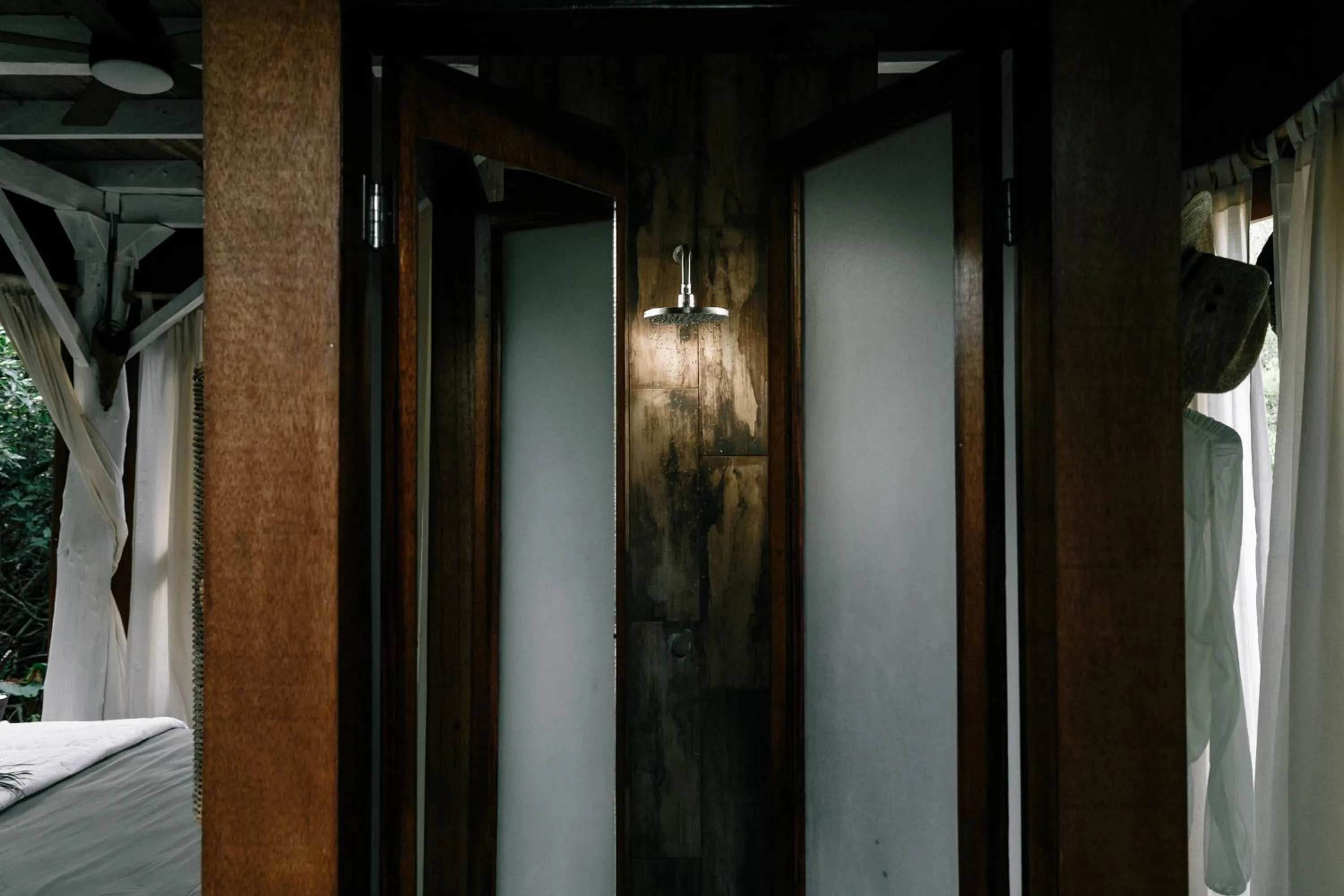 Shower in Mamasan Treehouses & Cabins