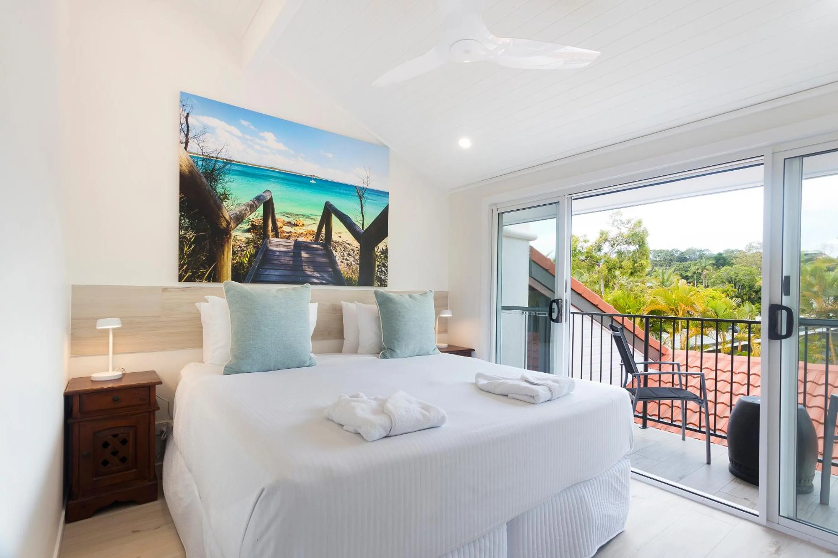 Balcony/Terrace, Bed in Noosa Boutique Apartments & Elkhorn Villas