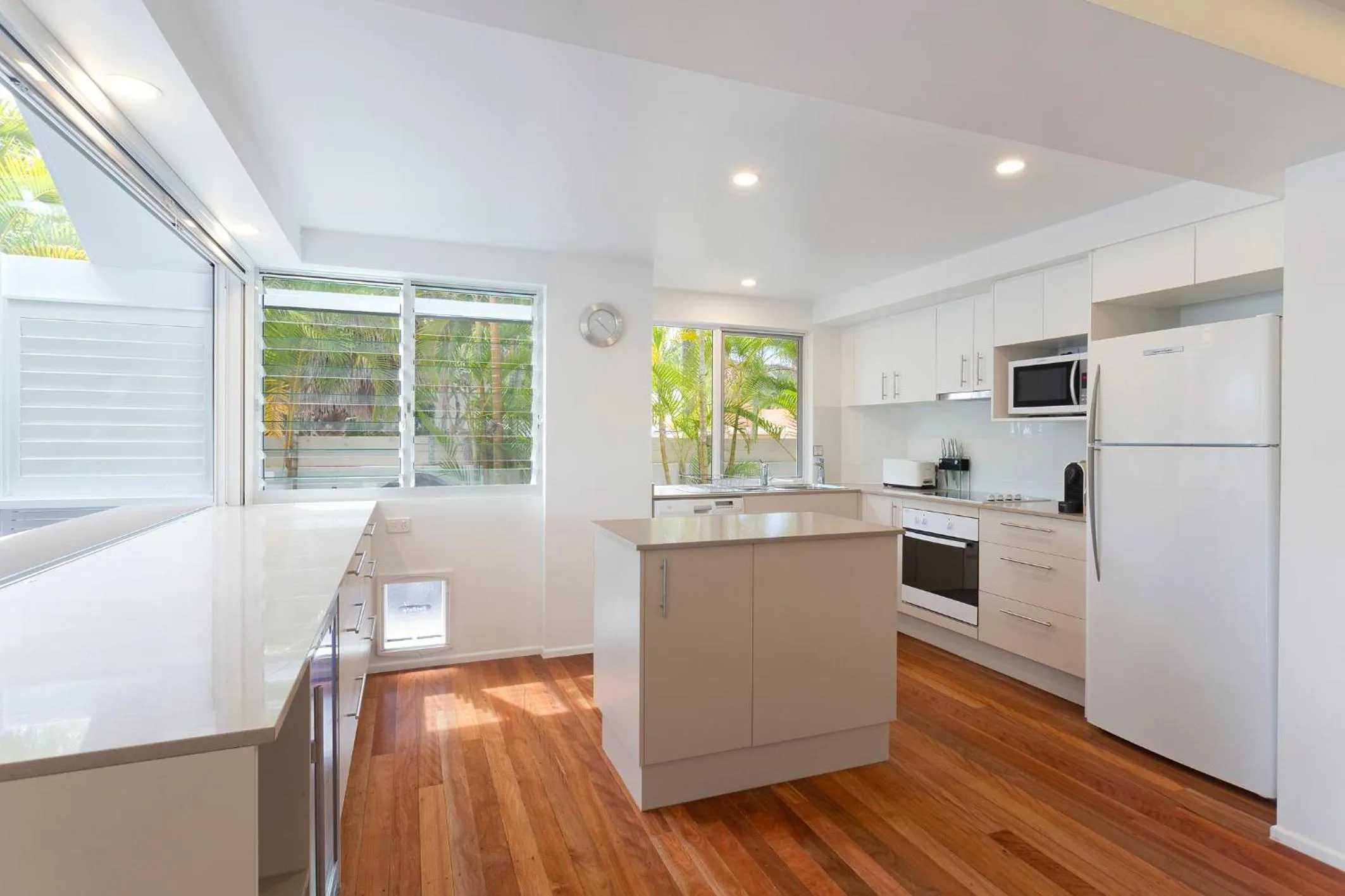 Kitchen or kitchenette in Noosa Boutique Apartments & Elkhorn Villas