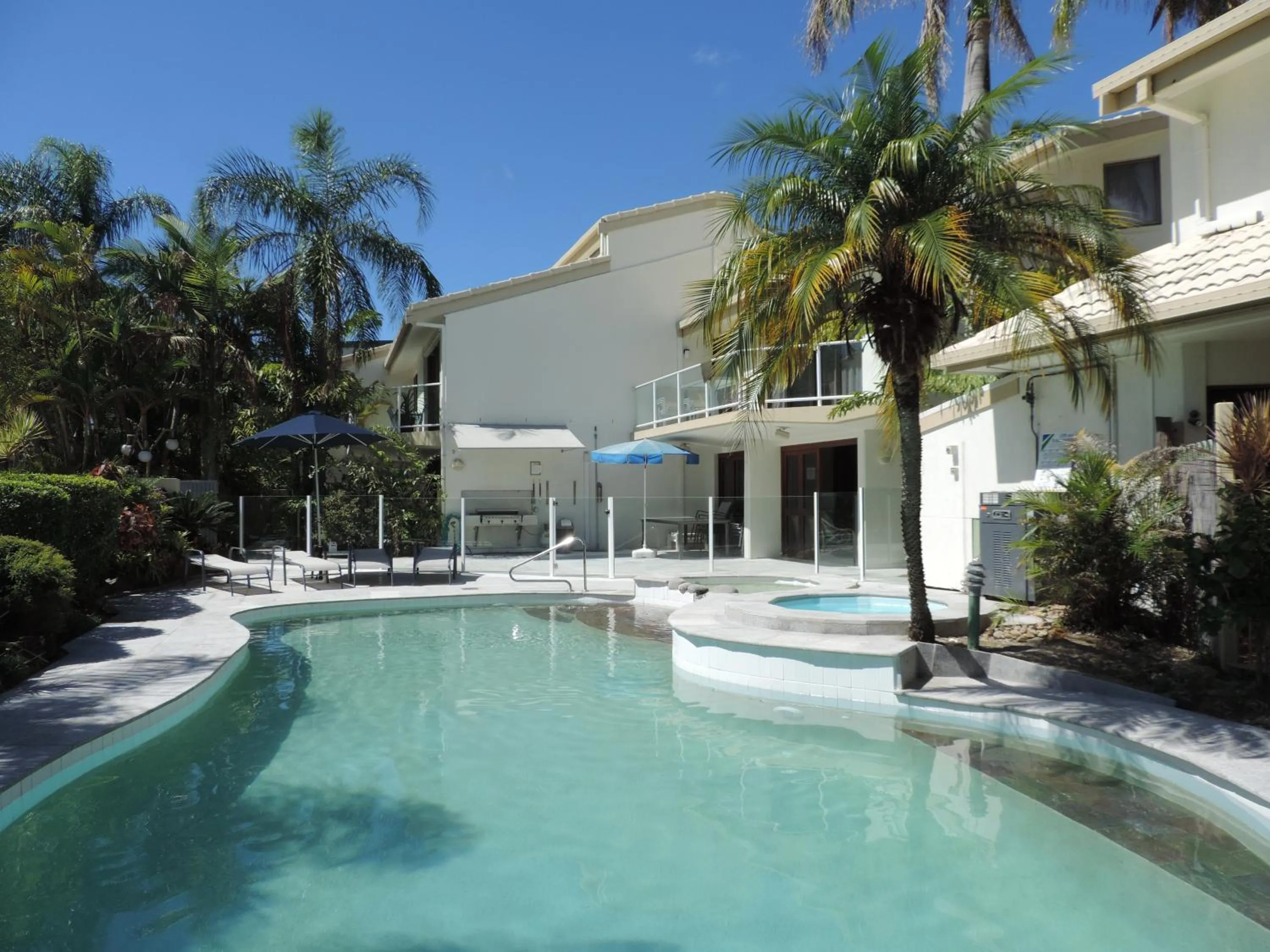 Day in Noosa Boutique Apartments & Elkhorn Villas