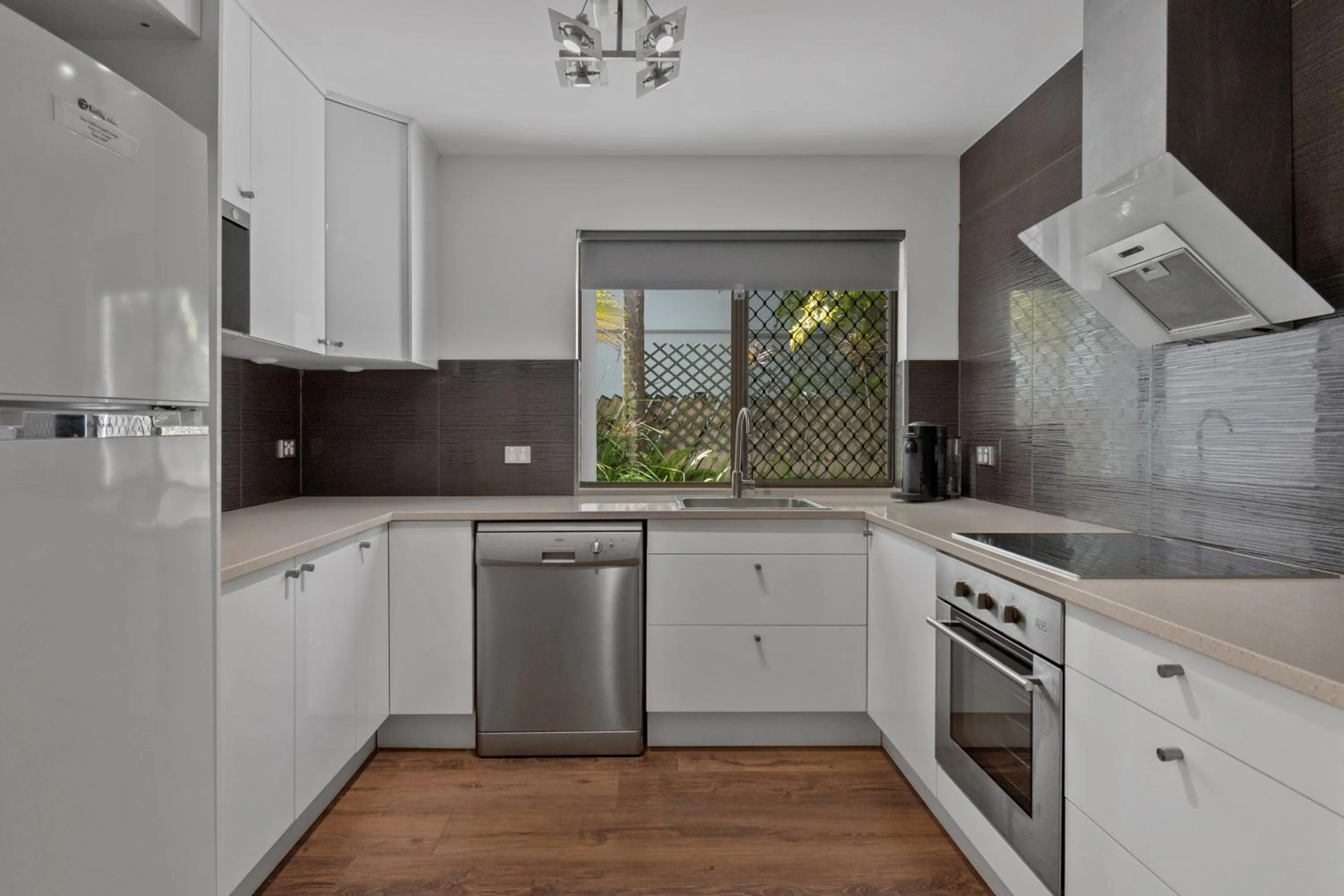 kitchen in Noosa Boutique Apartments & Elkhorn Villas