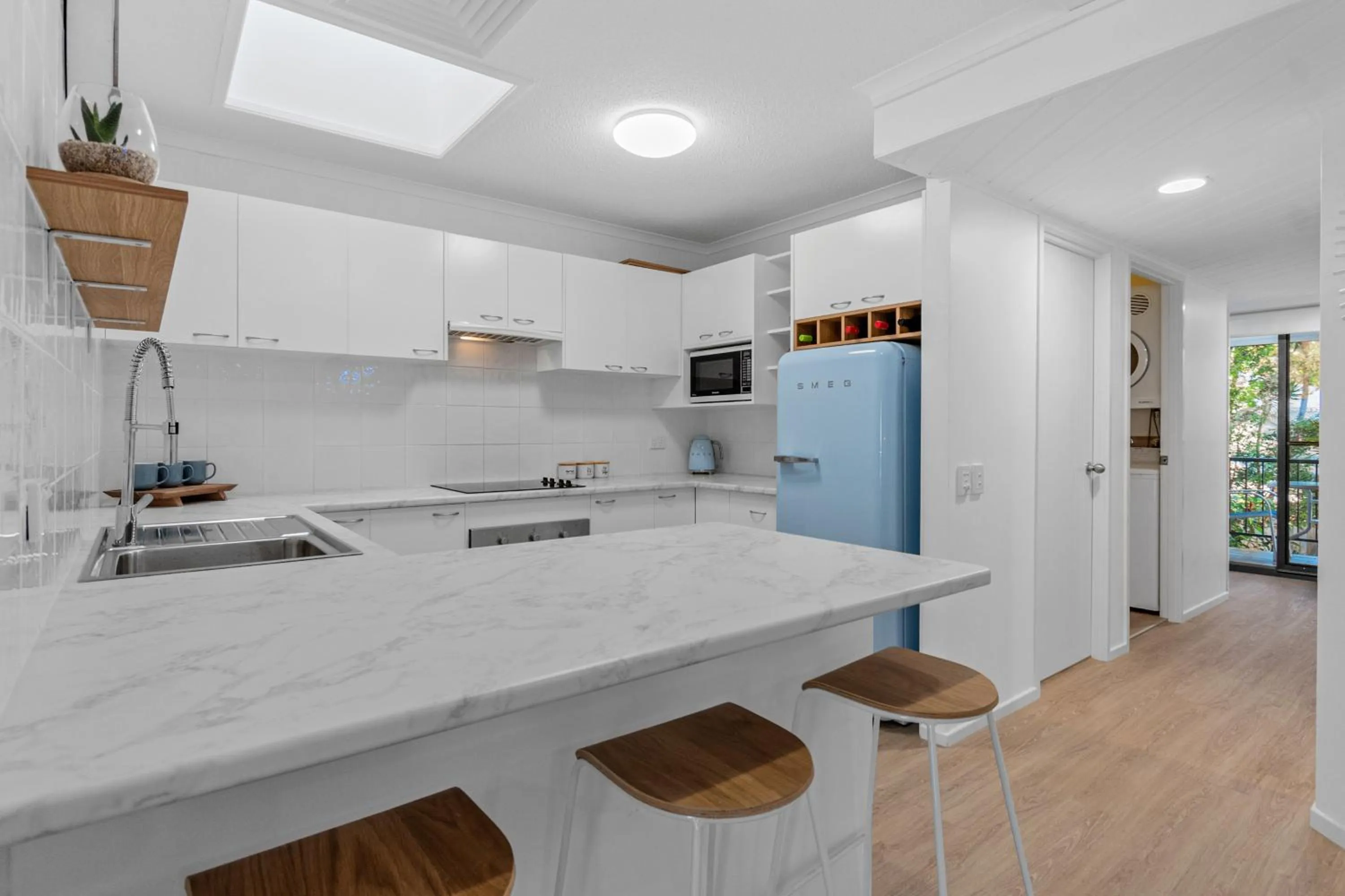 Kitchen or kitchenette in Noosa Boutique Apartments & Elkhorn Villas