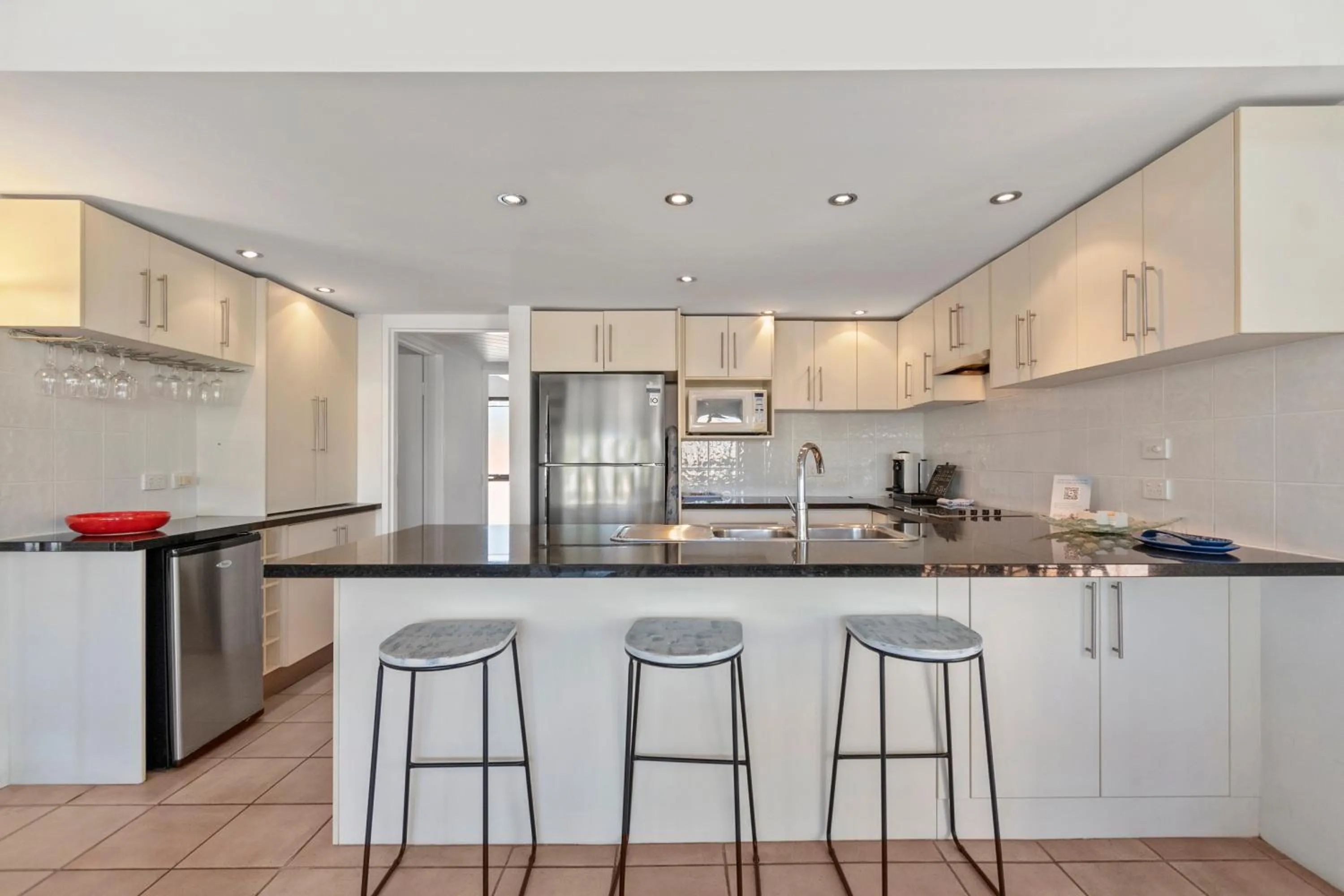Kitchen or kitchenette in Noosa Boutique Apartments & Elkhorn Villas