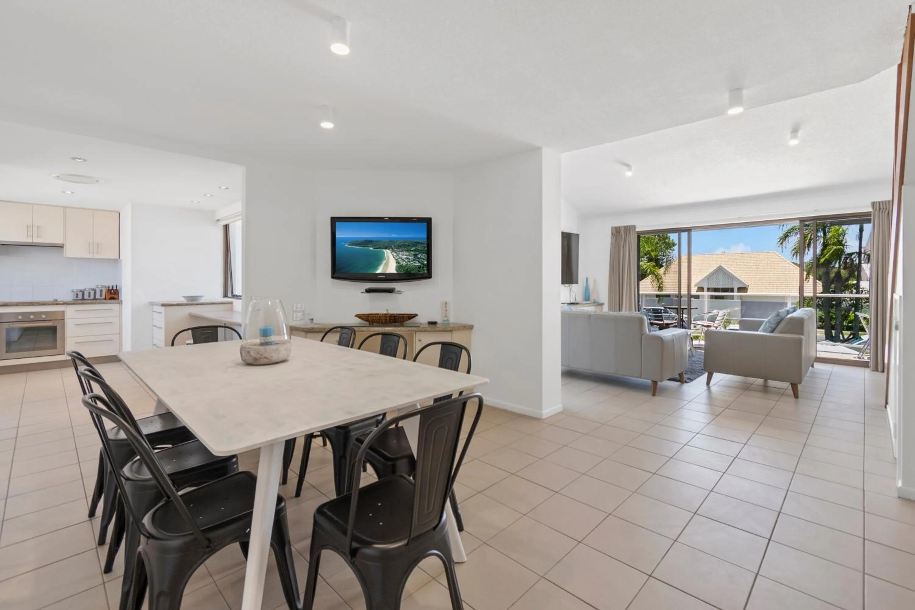 Dining area in Noosa Boutique Apartments & Elkhorn Villas