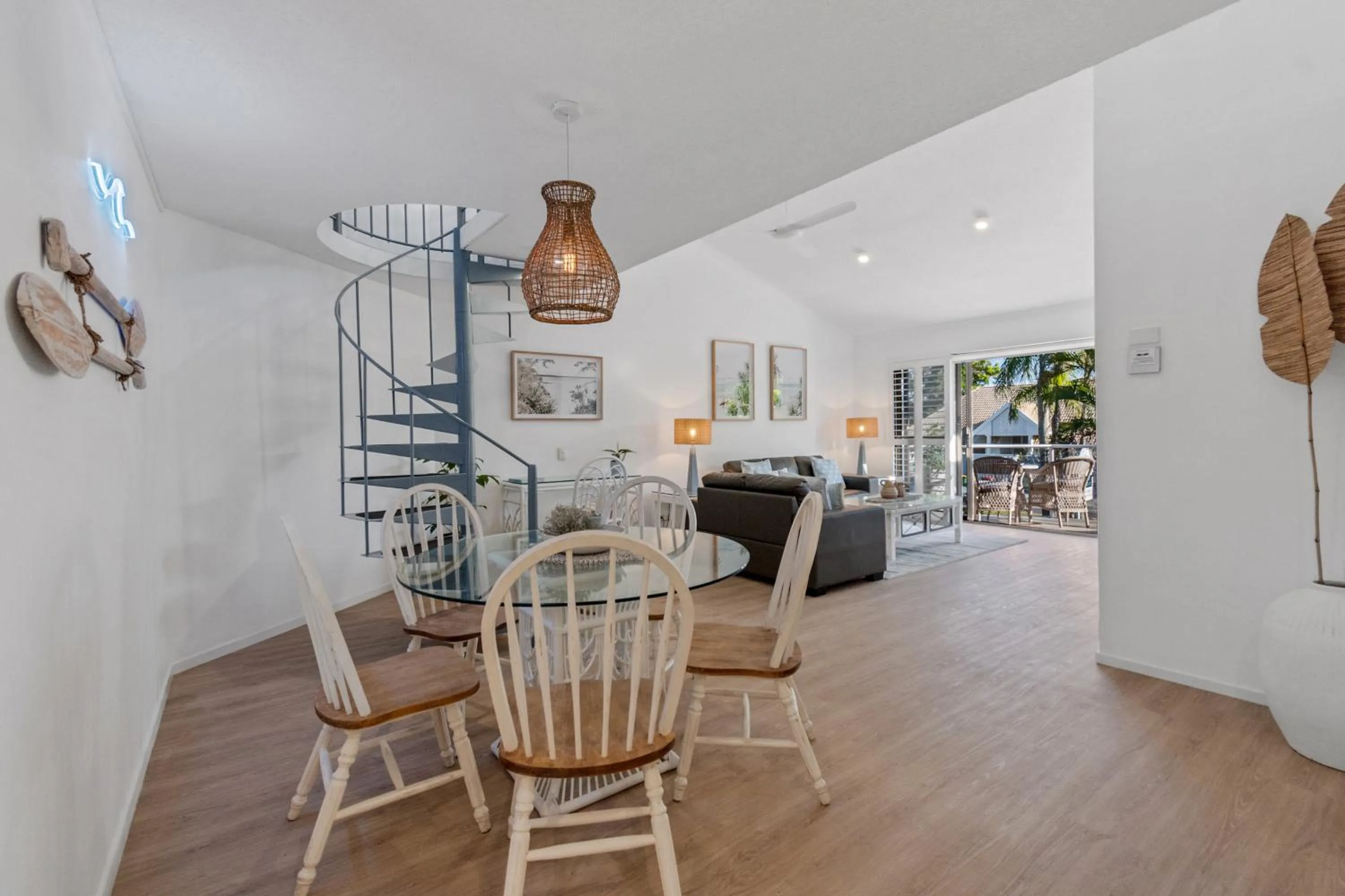 Dining area in Noosa Boutique Apartments & Elkhorn Villas