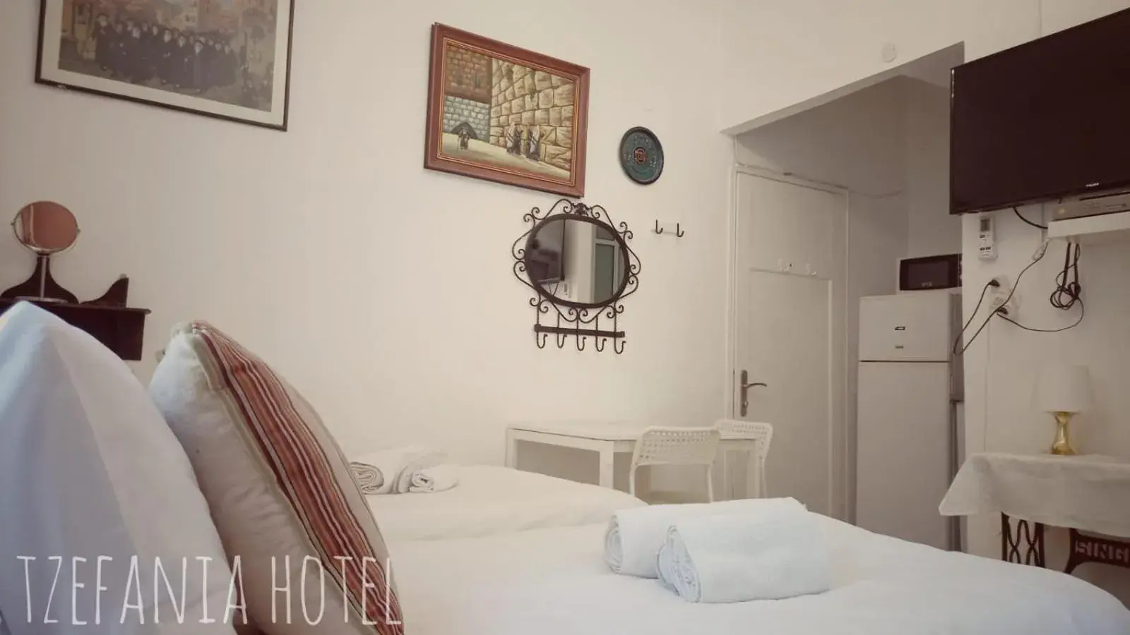 Family Room with Balcony in Tzefania Hotel Family Room with Balcony in Tzefania Hotel