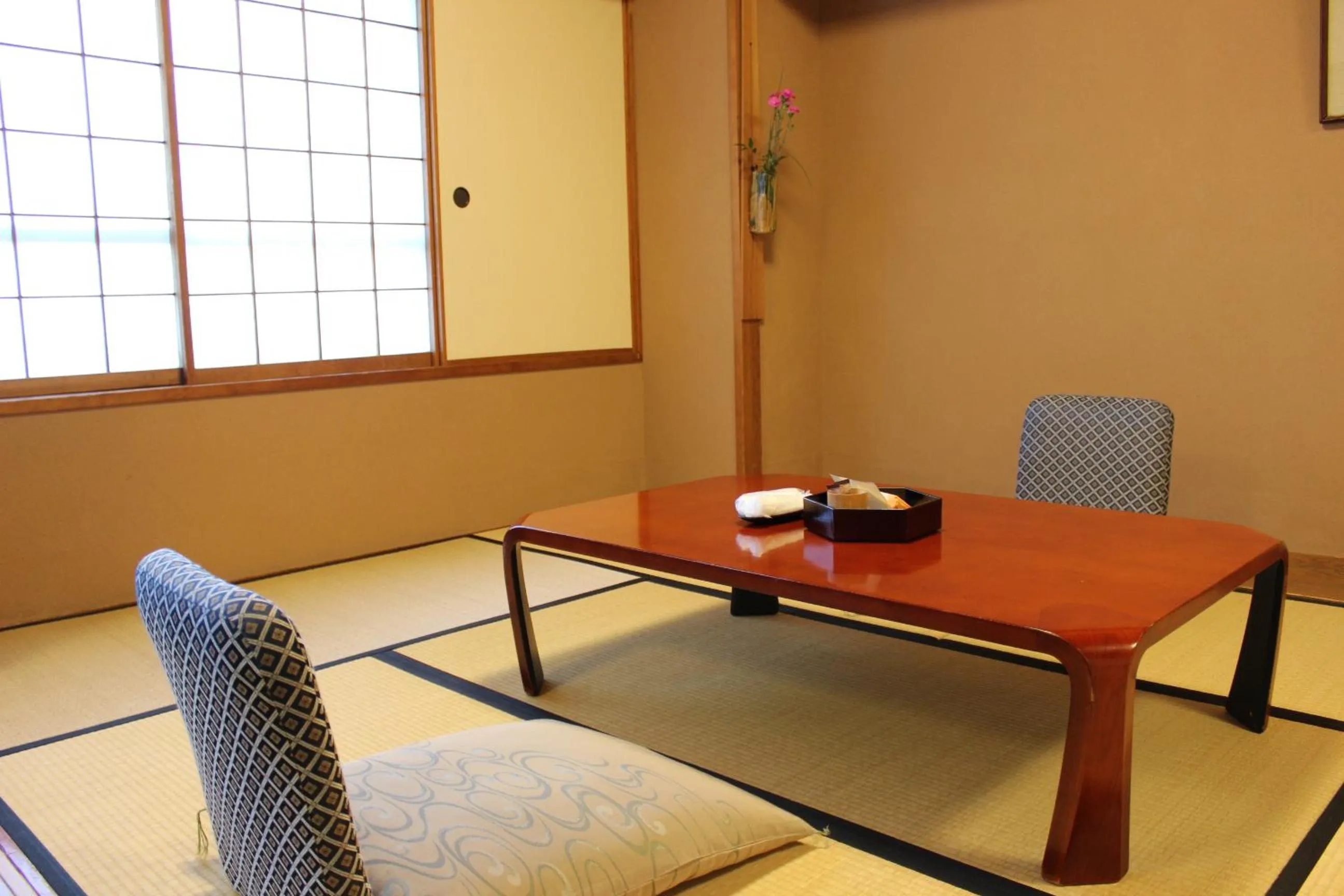 Photo of the whole room in Suimeikan