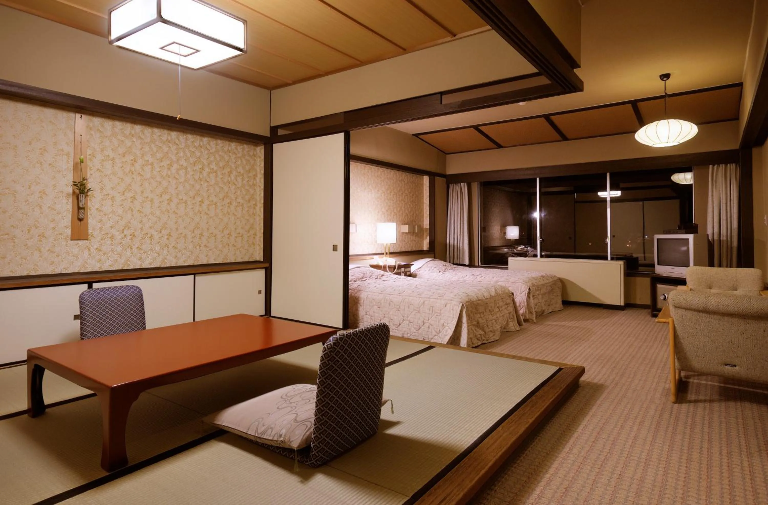 Photo of the whole room, Bed in Suimeikan