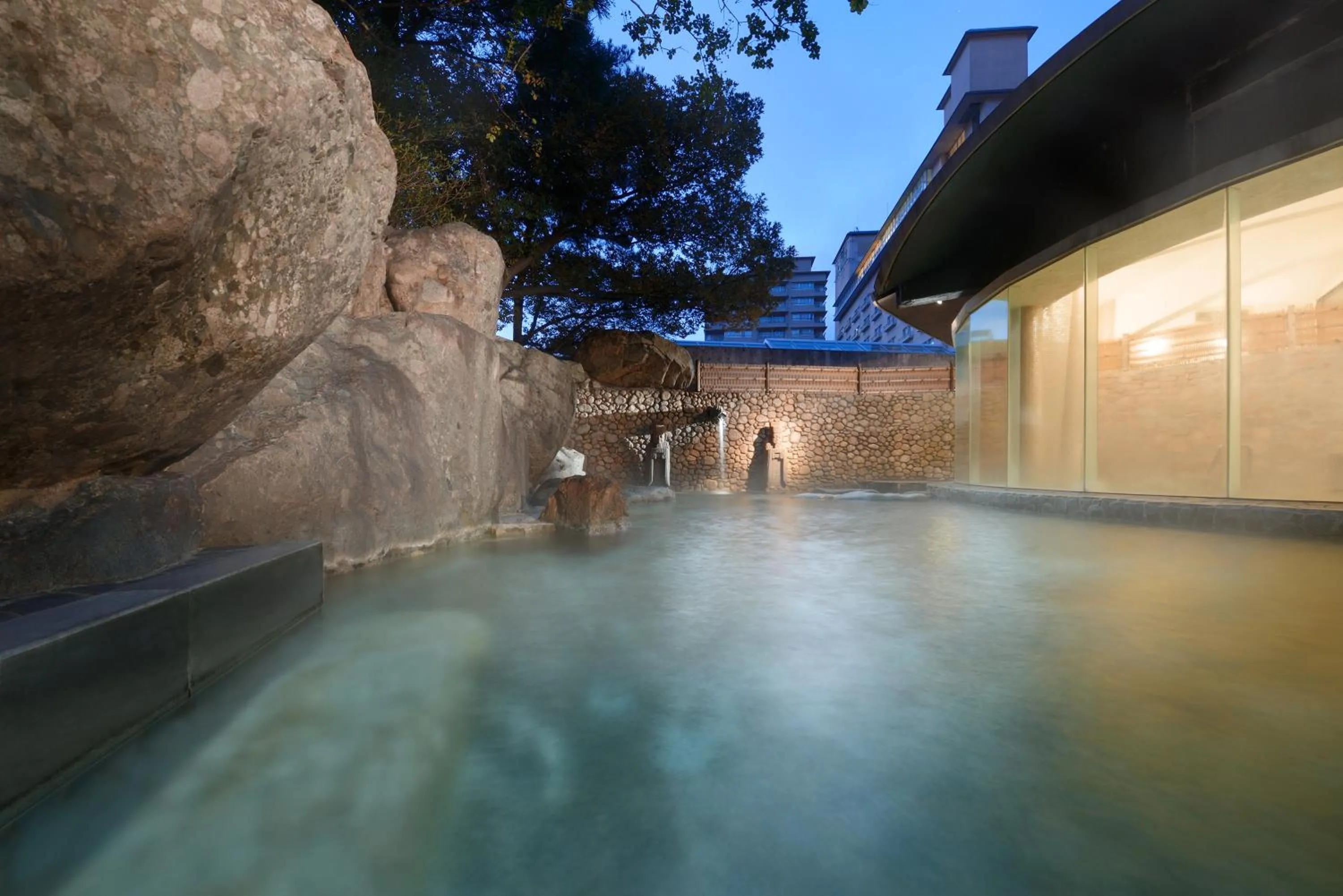 Hot Spring Bath in Suimeikan