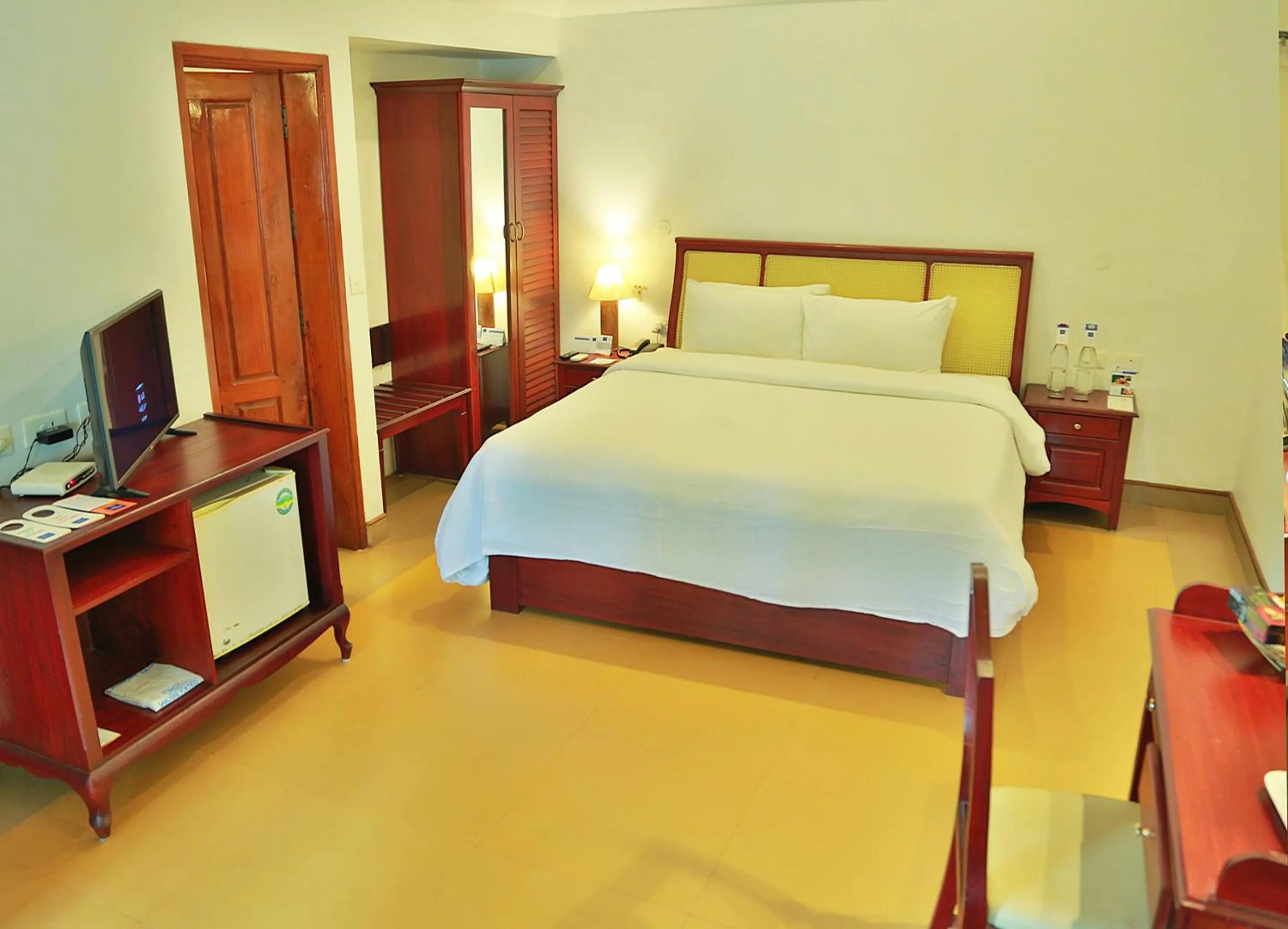 Photo of the whole room, Bed in Estuary Sarovar Premiere Poovar Island