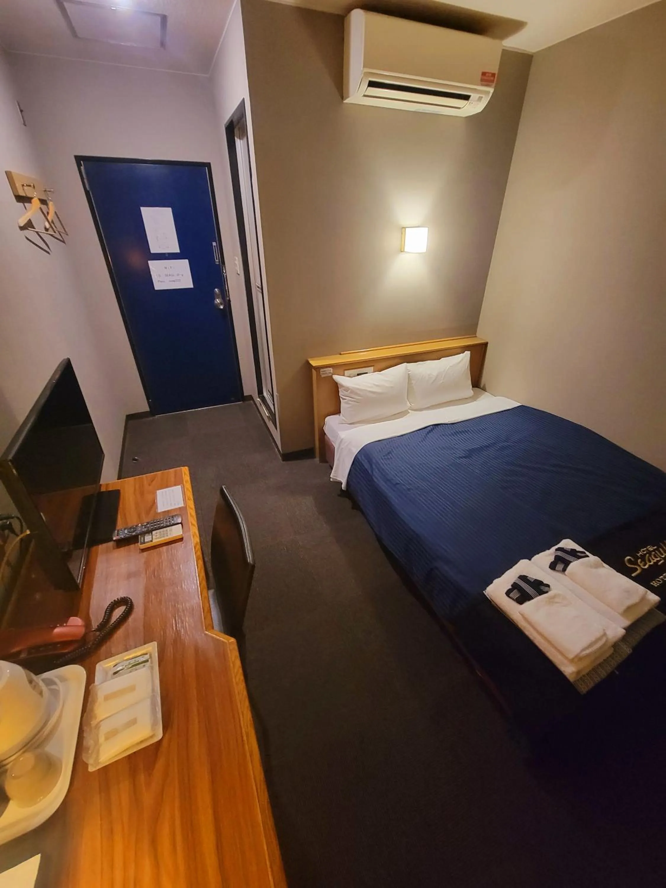 Bed in Hotel Seagull