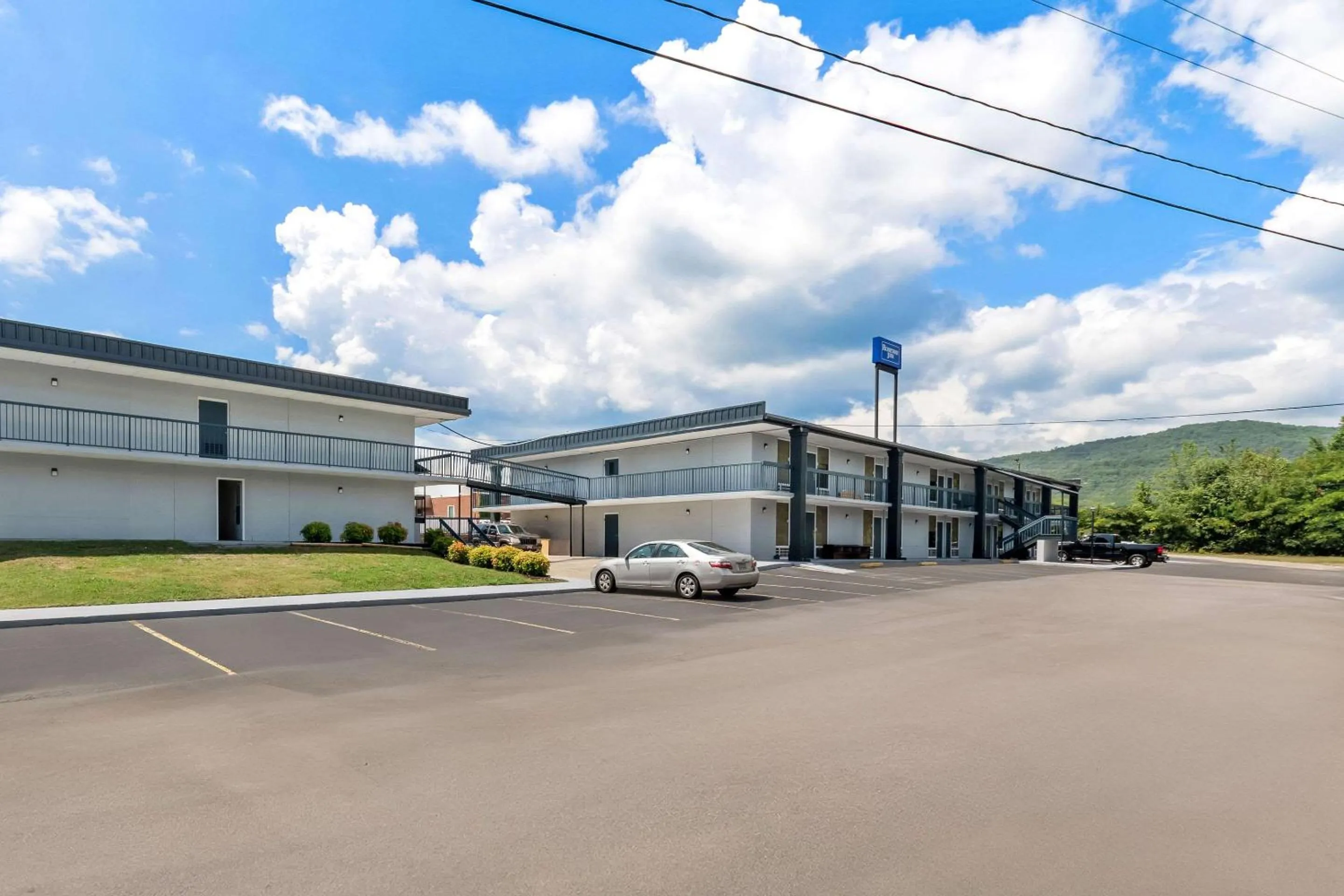 Property building in Rodeway Inn Dalton South