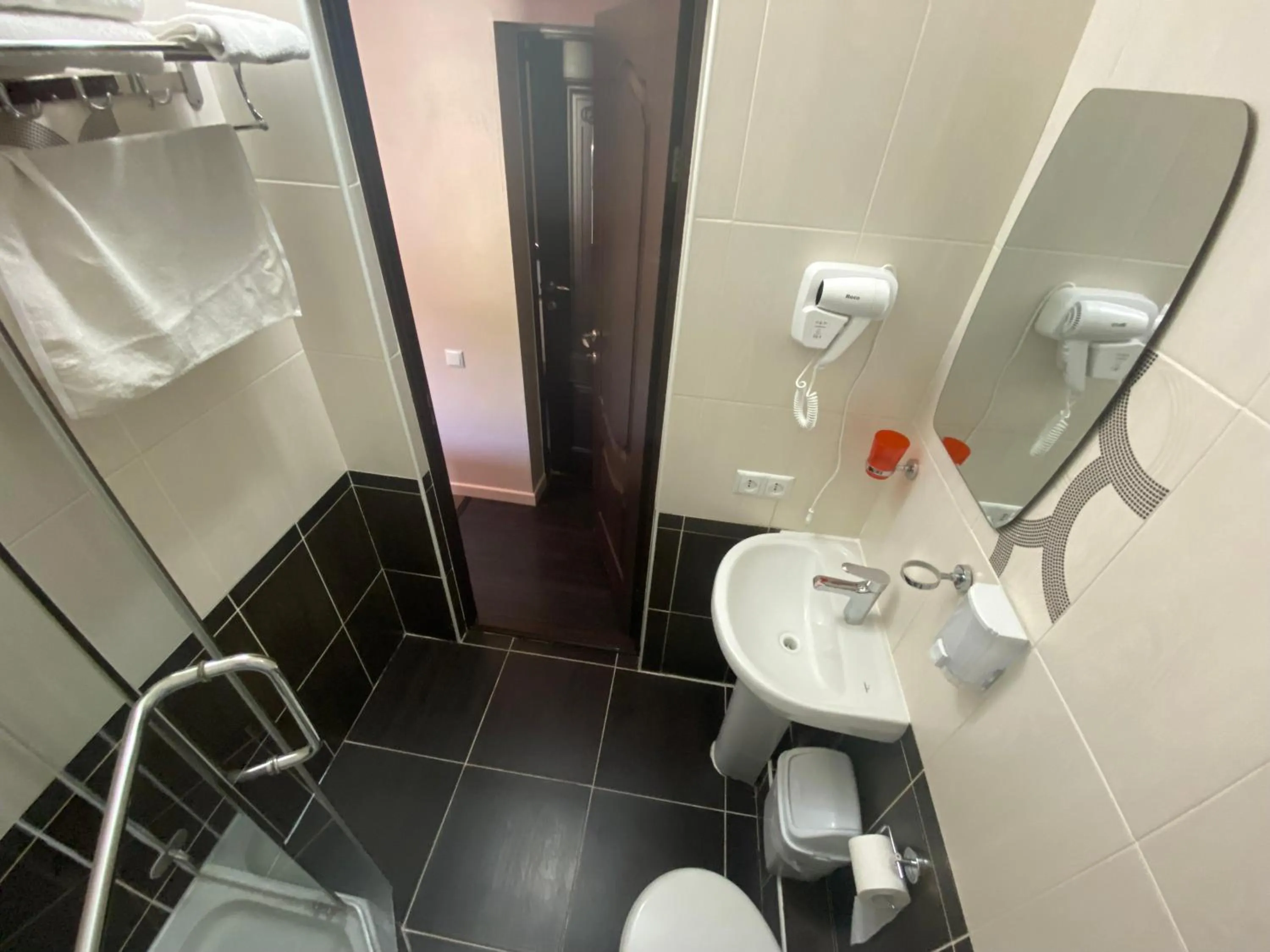 Shower in Ulpan Mini Hotel