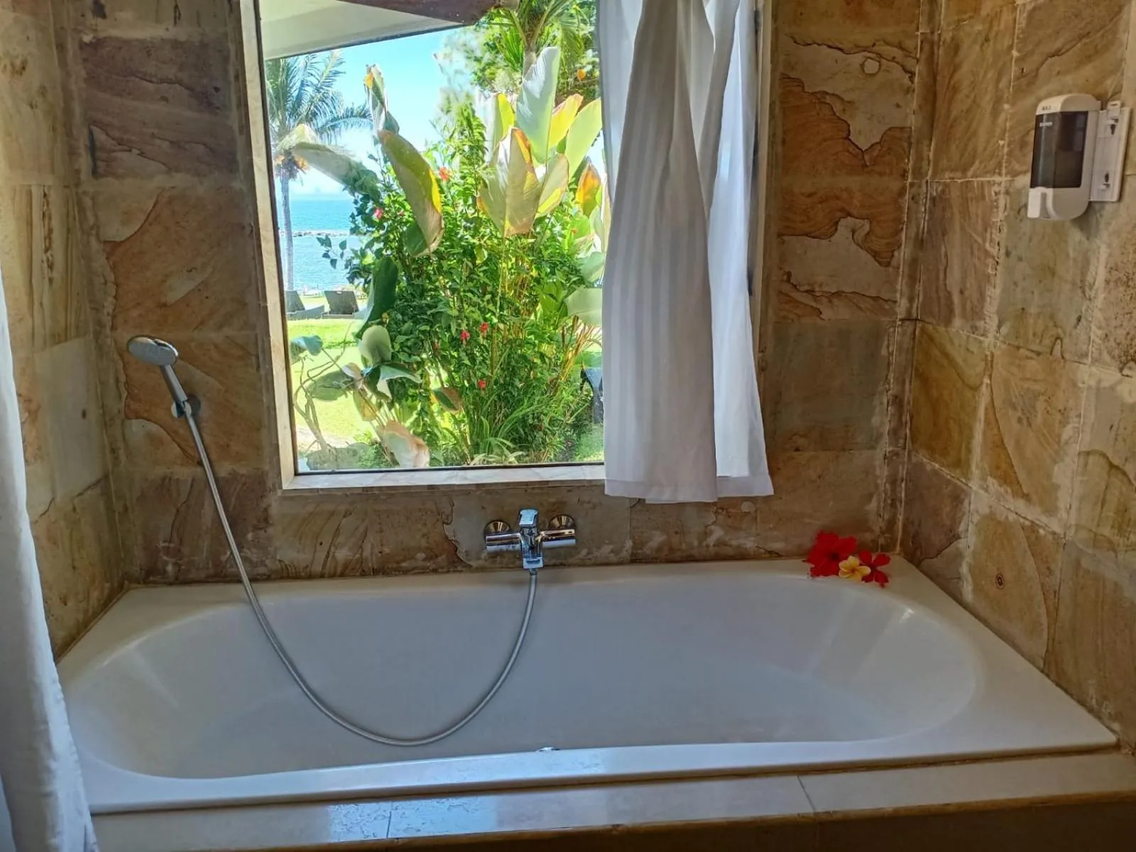 Sea Breeze Candidasa