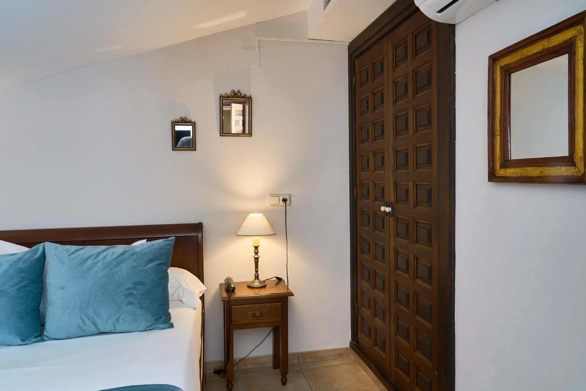 Decorative detail, Bed in Hotel María de Molina