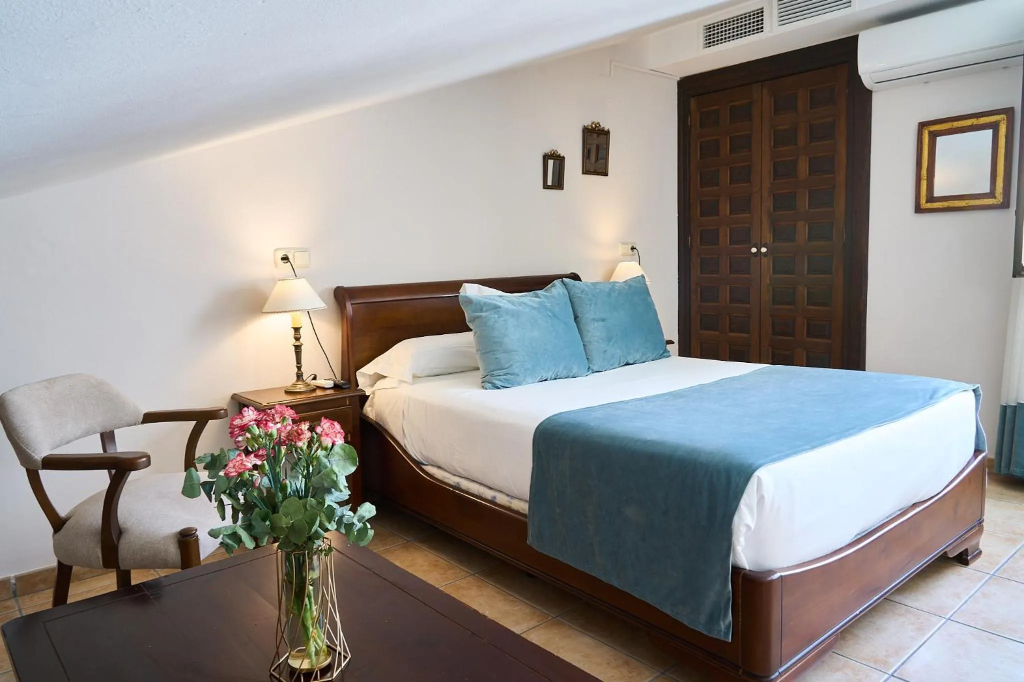 Decorative detail, Bed in Hotel María de Molina