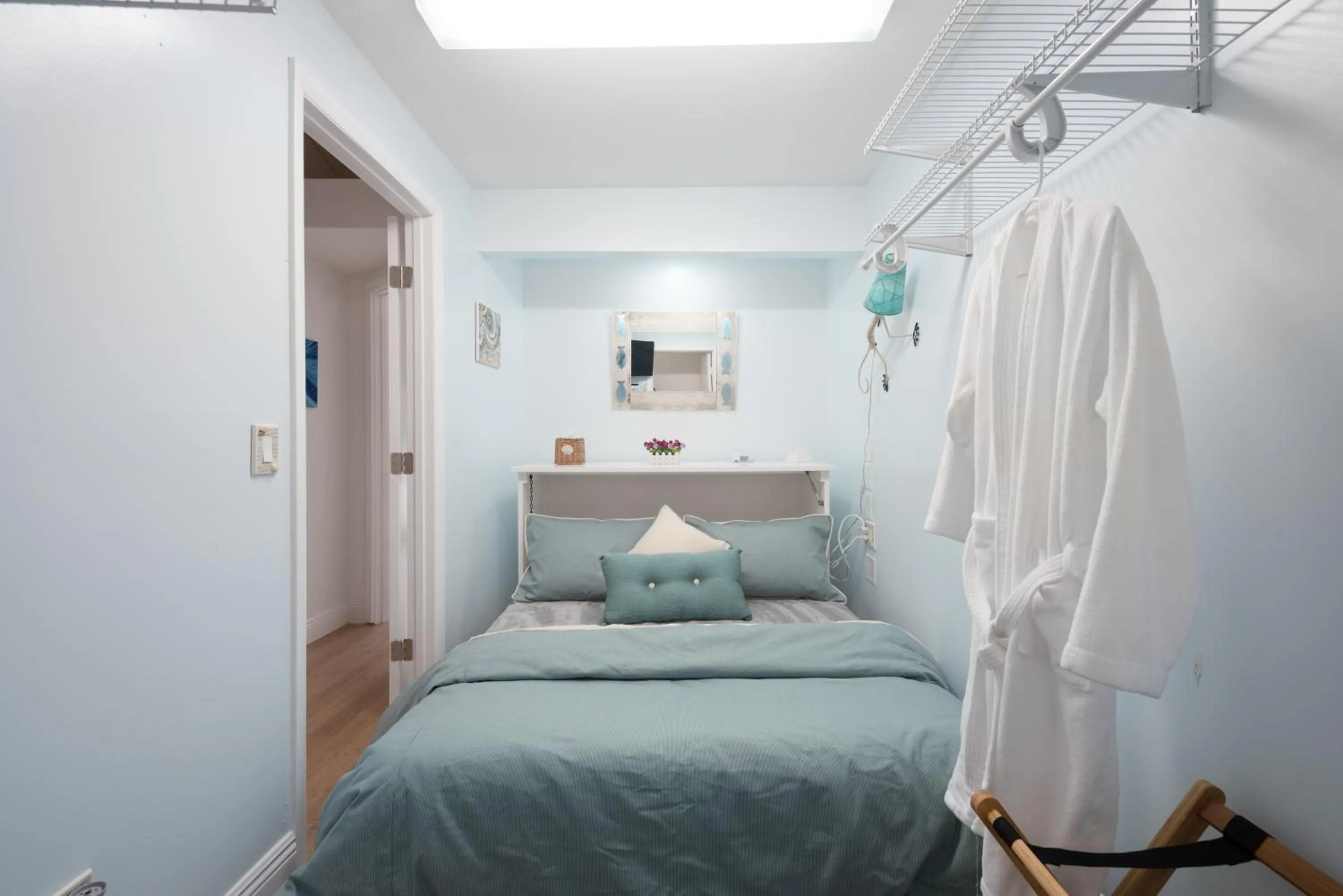 Bed in Aquarius North