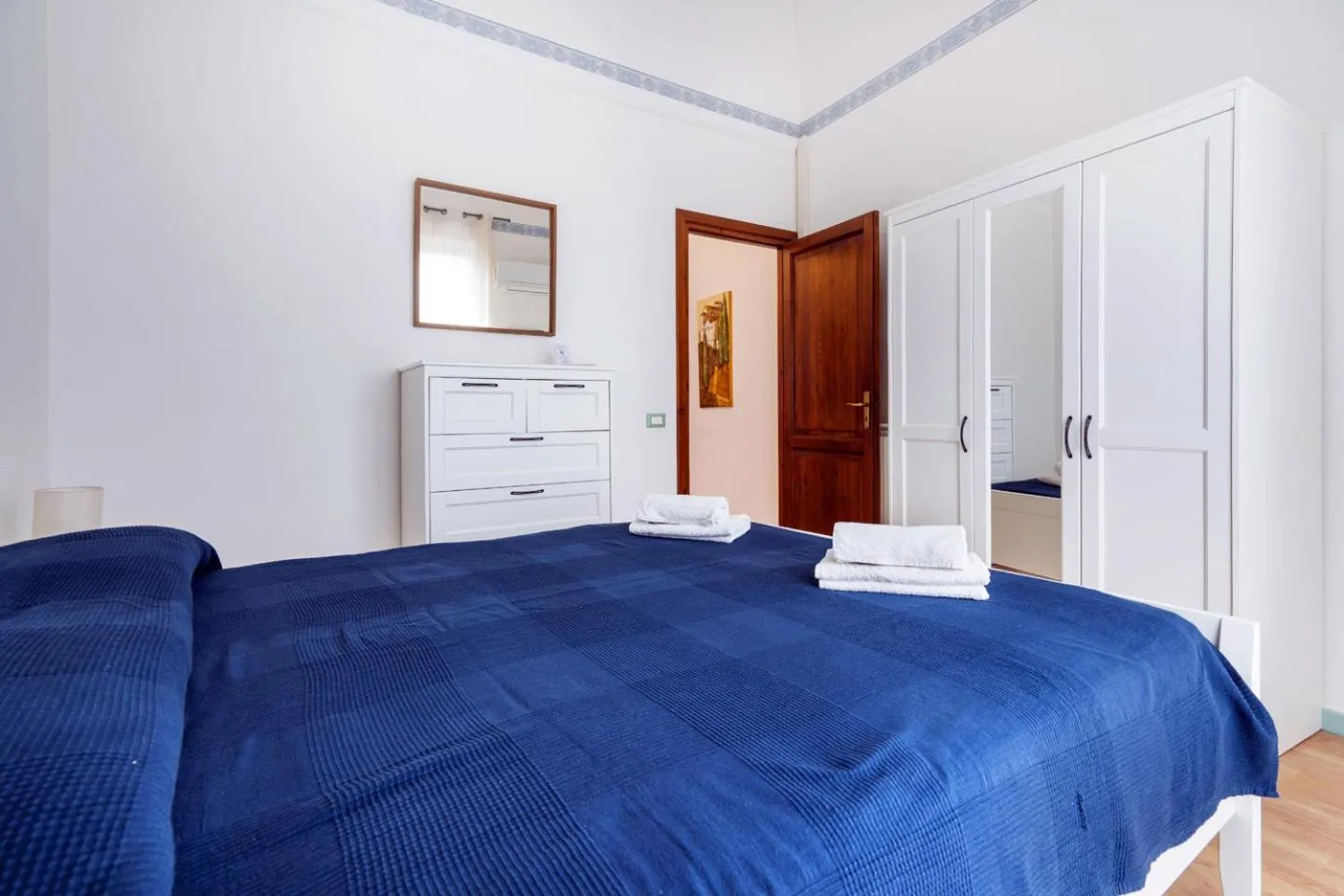 wardrobe, Bed in Porta Carini Residence