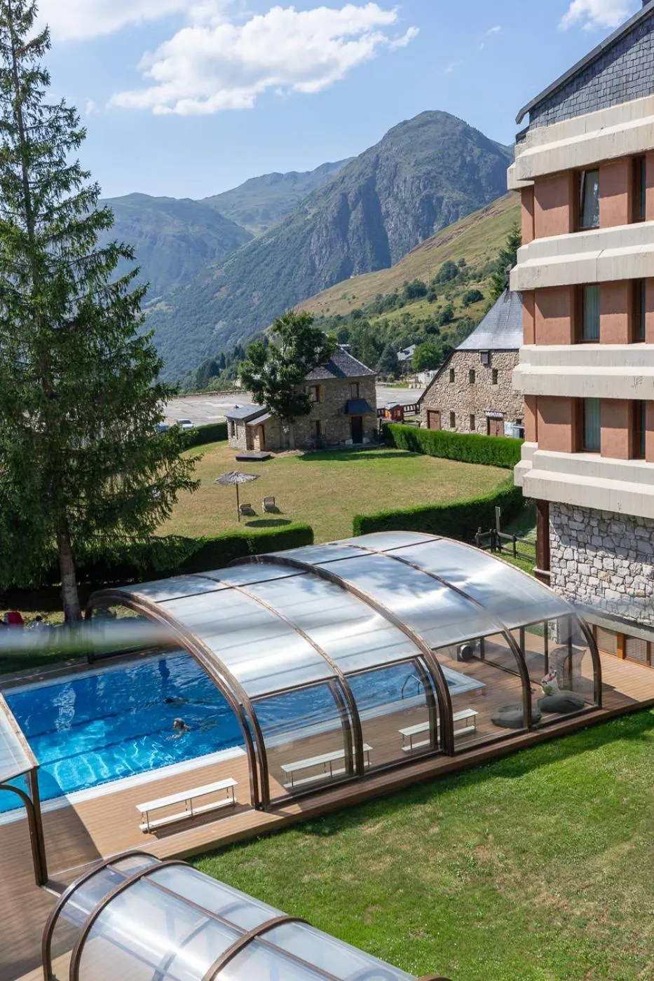 Swimming pool in Hotel Montarto